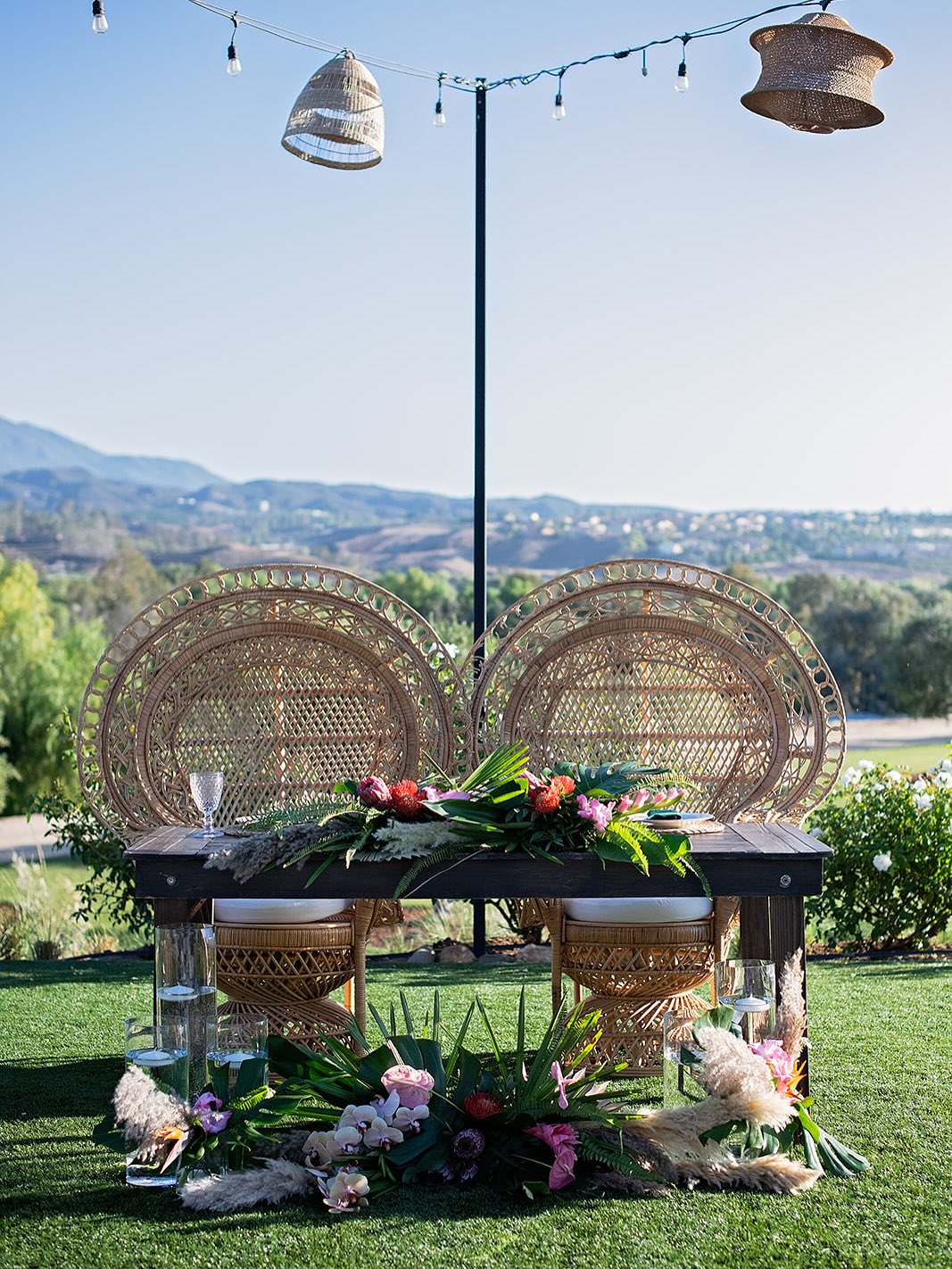 When Tulum vibes meet Temecula, had the honor to help with this wedding and I truly can’t stopping thinking about all the details!
Let’s design your table today!
#tulum #tabletopdecor #rentals #temeculaweddings #design
Venue: @crcranch_weddings
Photographer: @two_peas_photography
Florals: @soleil_flowers_designs_
Rentals, Design, chairs: @gabznglitzevents