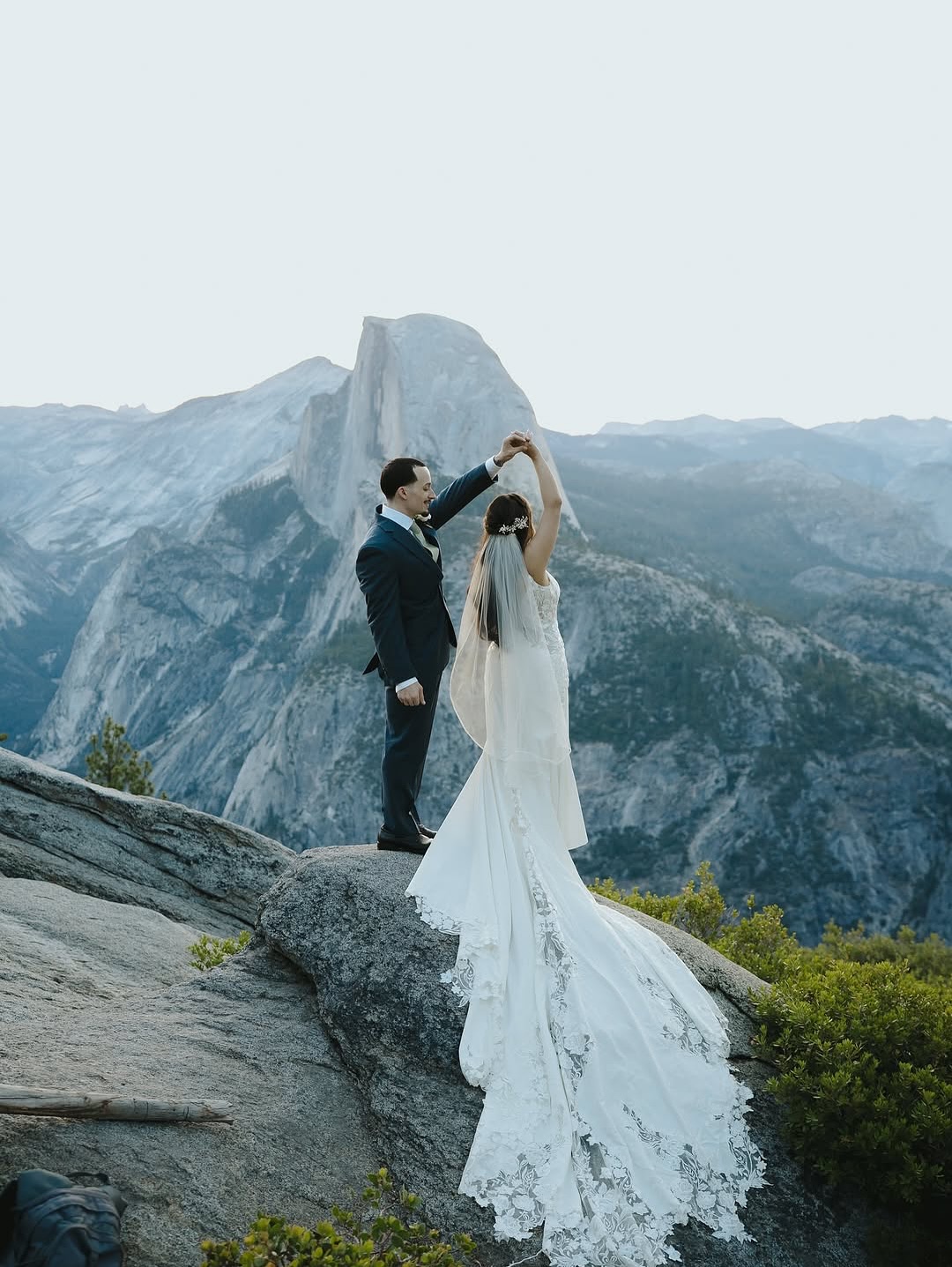 Waking up to Yosemite’s sunrise is magical.
In the serenity here, you feel connected to your partner and the world, beginning a new chapter. Yosemite makes moments unforgettable.
In the end, it’s about simplicity, beauty, and embarking on new adventures together, nature as your backdrop.
.
.
Photo:@juliaminaphoto
HMUA:@yosemitemakeupandhair