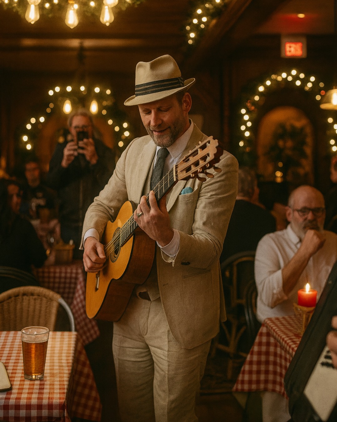 🎅✨ Mellan 26 november och 24 december dukar vi upp vårt klassiska julbord, men på tre av dessa kvällar blir det extra magi i luften. 🎶
Då kliver livebandet in och sprider julglädje direkt mellan borden med italienska jultoner och varma leenden.🎵 Bandet är här både 28 november, 5 december och 10 december. Vill du med på festen? Se till att boka bord på ett av dessa datum!
Ta med kollegorna, vännerna eller familjen och upplev julens bästa kvällar, med både ton och tradition.
Boka via vår hemsida (länk i bio)!