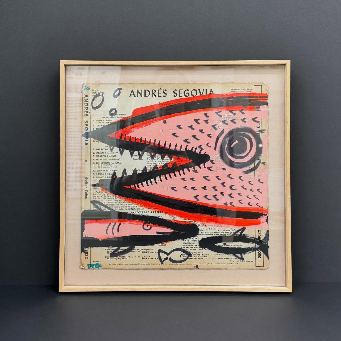 We’re loving this minimalist design for this fun painting on a vintage album cover. #omegamoulding #pinkfish #albumart #andressegovia #customartframing