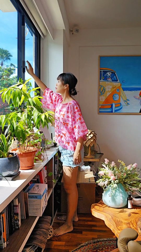 My general philosophy is: Don’t dress for the mood you have, dress for the mood you want.
If I want happy vibes, I’m not reaching for black (plus, I am not a fan of this light sucker of a colour) — I’m grabbing the brightest, happiest print I own. Instant smood booster 🌈✨ Plus, I believe a splash of colour brightens people's moods around you.
Clothes = mood boosters. Wear the joy. Be the joy.
Do you agree?
(Ain't no body feels happy in a room where everyone wears black. Jeez. Buzz kill)
#dopaminedressing #bethejoy #MakennaStudio