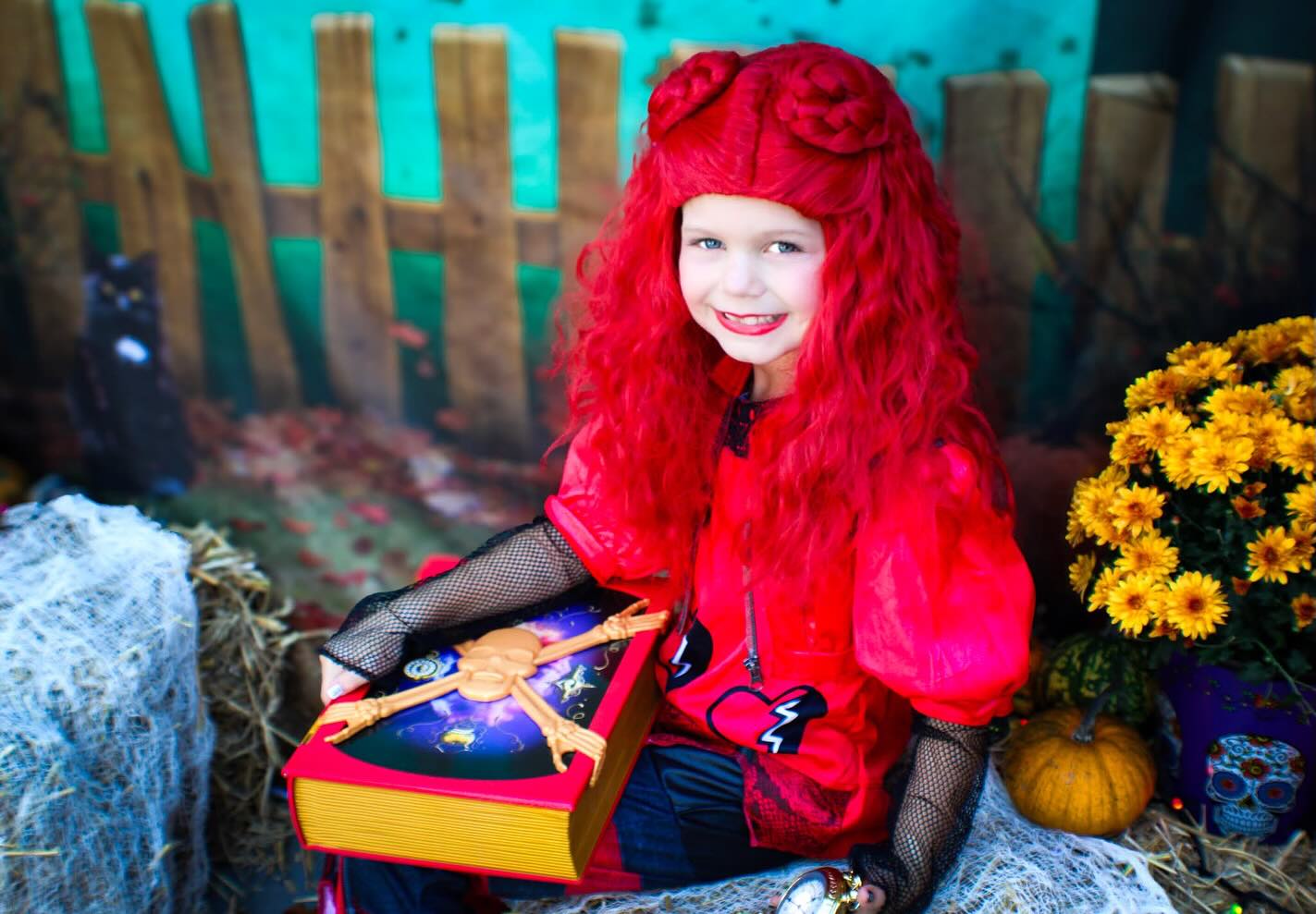 Spooky session number one was all about “Red”! Red’s on the rise — one sparkle, one smile, one spell at a time 💋✨