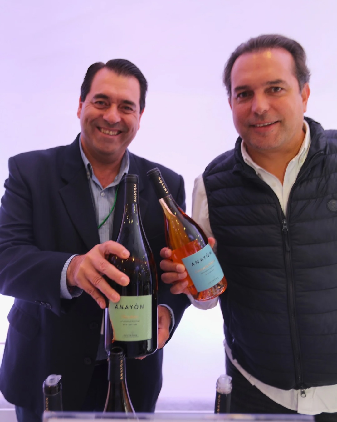 📍II Salón Peñin de los vinos de Aragón en Madrid con Paco y Raúl de @grandesvinos_ca para acercarnos sus Garnachas, Macabeos y su Chardonnay “Top 10 Chardonnay Du Monde”! 🙌🏼🍷🍇
@guiapenin