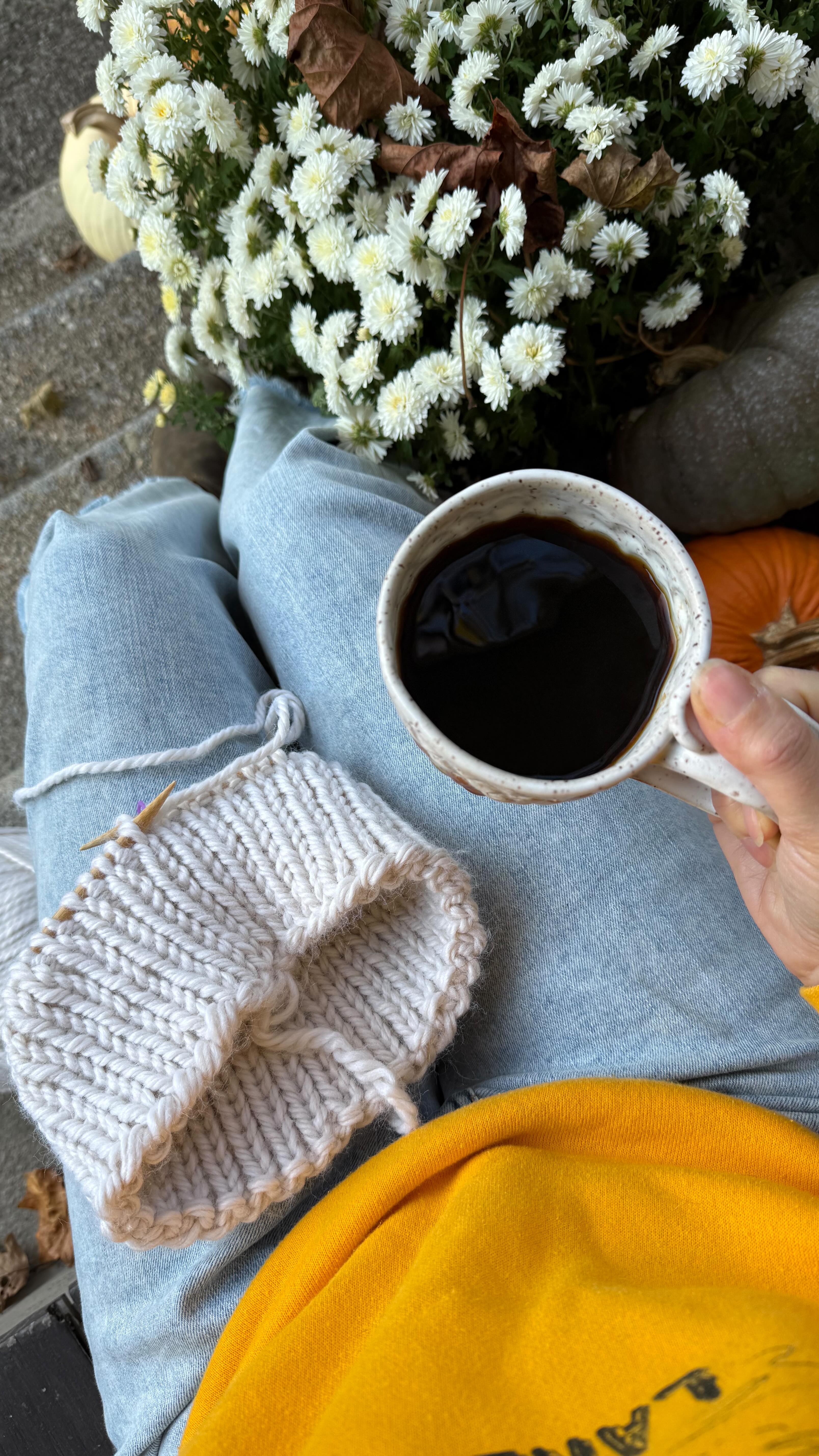Autumn + Coffee + Yarn = Happiness
#knittersofinstagram #knitwear #modernknitwear #knitbeanie #slowfashionmovement #knittersgonnaknit #fallvibes #cozyvibes #coffeelover