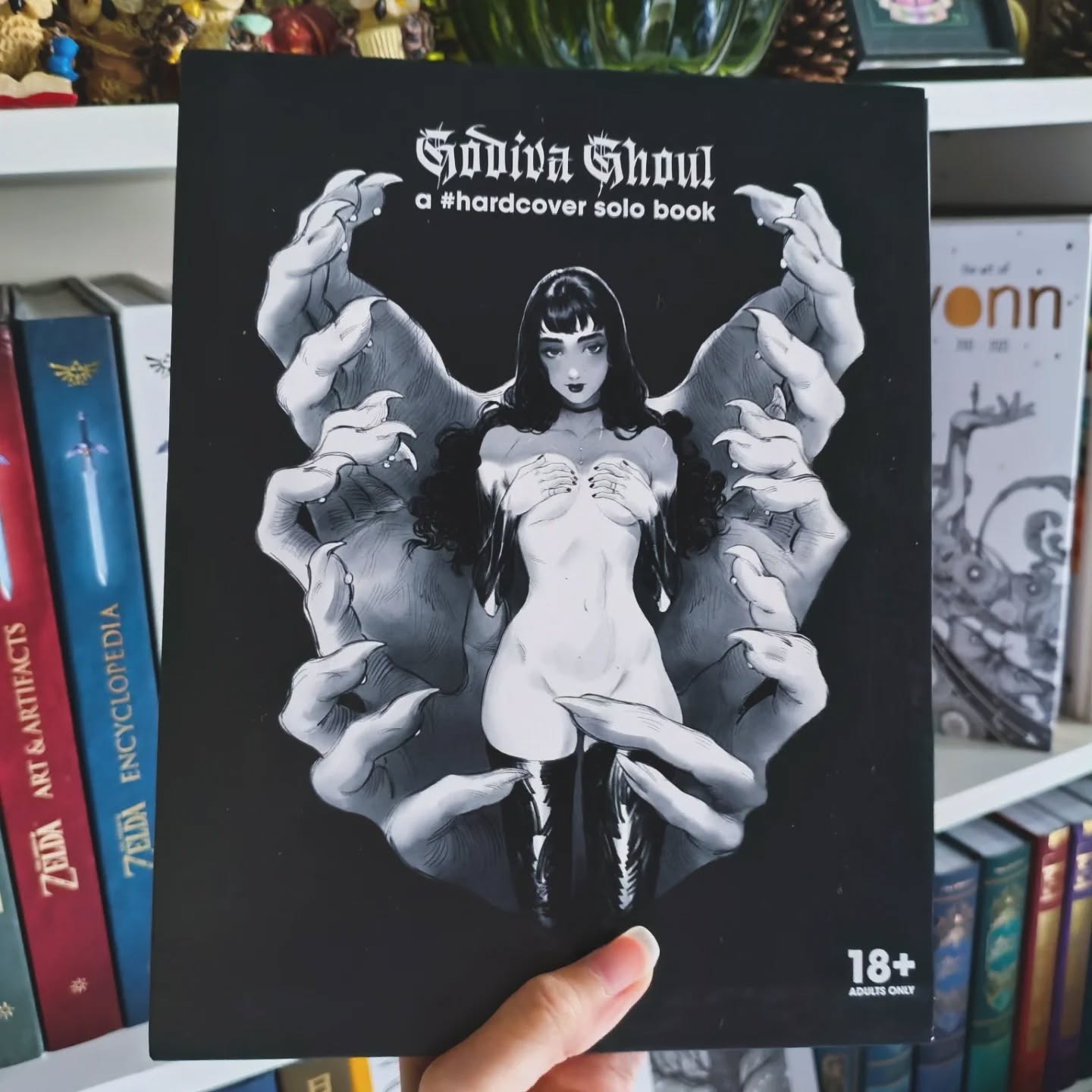 Godiva Ghoul artbook.
Godiva is an artist who make erotic goth/horror/baroque illustrations that I absolutly love. I'd recommand to directly take a look at her social media, since for obvious reason I couldn't share a lot of stuff here but I have a deep love for her artstyle. Specifically her lines. It's absolutly beautiful.