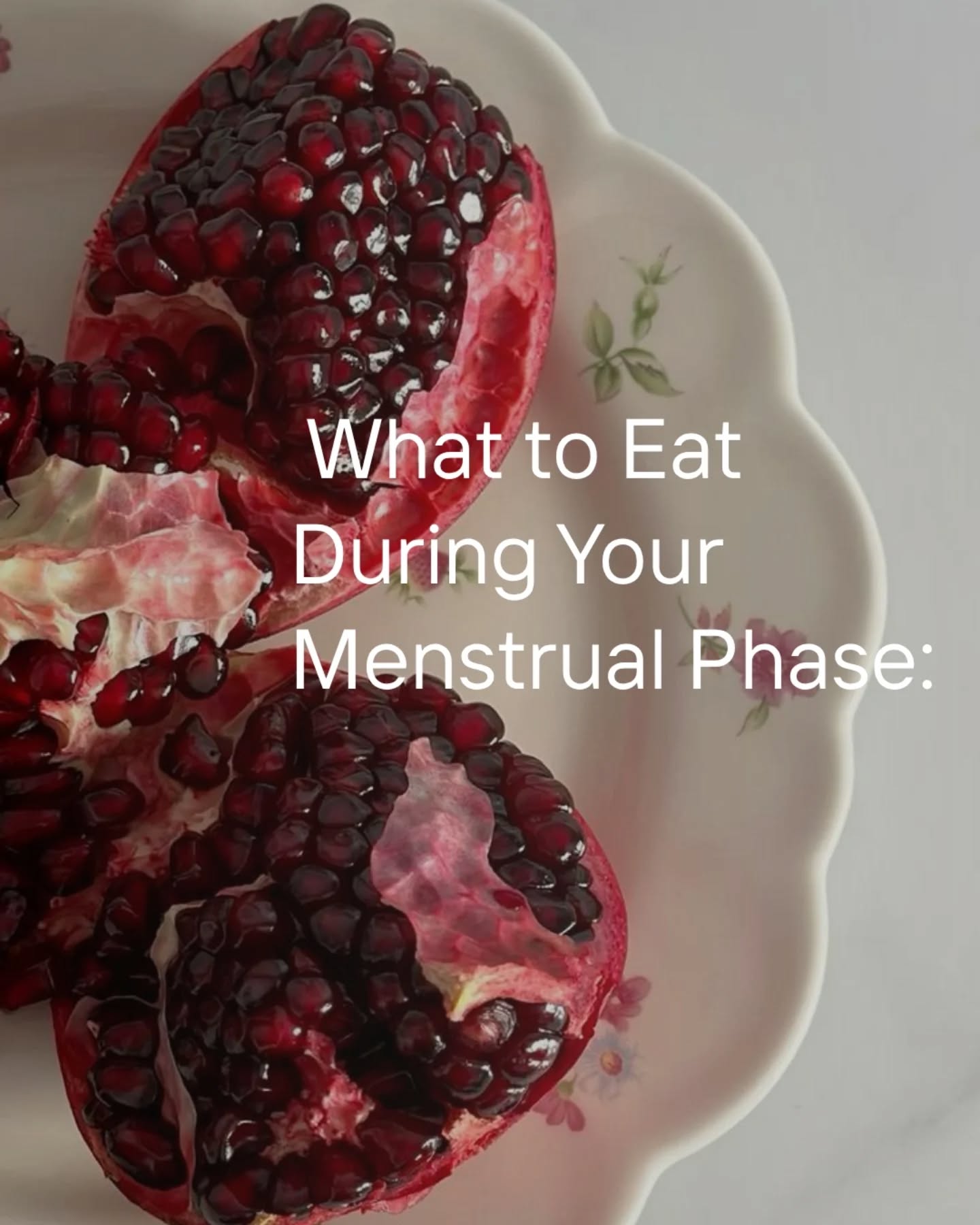 Menstrual Phase - here's how to eat with your cycle, not against it.
At this time, hormones drop → Estrogen, progesterone, and serotonin are all at baseline.
🔥 Inflammation rises as prostaglandins increase (cramps + fatigue).
💧 Iron, magnesium, and zinc losses occur through bleeding.
Meaning:
Your metabolism slows slightly, digestion can become more sensitive, and your body craves gentle nourishment.