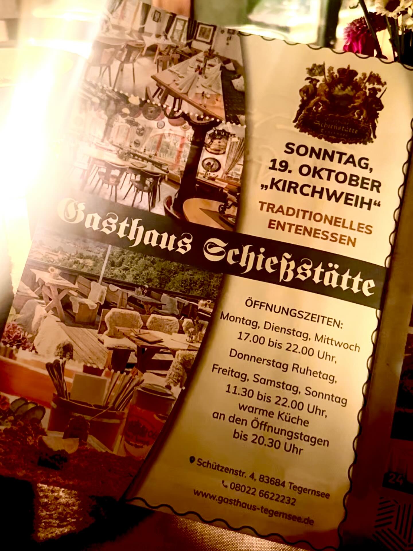 🍂 Traditionelles Entenessen am Kirchweih Wochenende im Gasthaus Schießstätte 🍂
Zum Kirchweih Wochenende servieren wir Ihnen frisch gebratene Kirta Enten wie sie sein sollen: außen knusprig, innen zart und saftig – mit traditionellen Beilagen und ganz viel Liebe gemacht! 🦆❤️
Kommen Sie vorbei und genießen Sie echte bayerische Wirtshauskultur mit traumhaftem Blick auf den Tegernsee!
Wir haben am Kirtasamstag, -Sonntag und Kirtamontag durchgehend warme Küche von 11:30-20:30 Uhr!
📞 Gerne können Sie auch unter 08022 6622232 ein schönes Plätzchen vorab für Sie und Ihre Liebsten reservieren!
Wir freuen uns!
Herzliche Grüße ❤️
Conny & Albin mit Belegschaft
#genussmomente #gasthausliebe #tegernsee #tegernsee_lifestyle #tegernseegehtaus #GasthausSchießstätte #Tegernsee #BayerischeKüche #HeimatGenießen #NeuAufInstagram #tegernseelove #tegernseetal #tegernseeerleben #tegernseeliebe #tegernseelifestyle #tegernseehelles