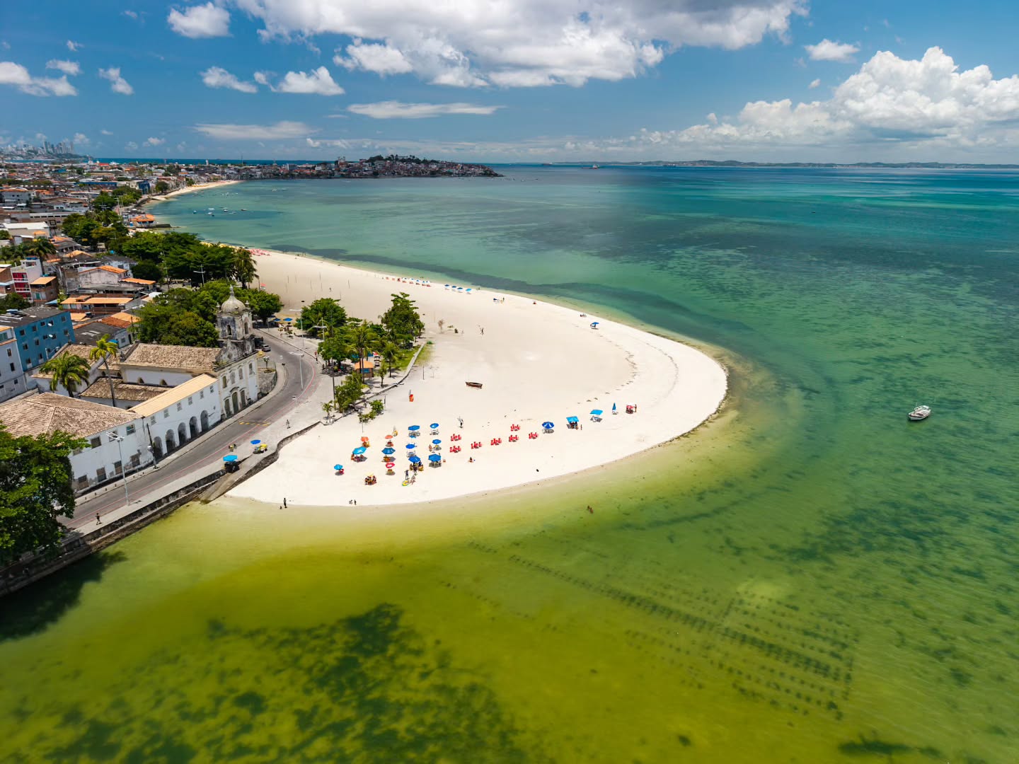 No rol de lindas praias de Salvador, me reencontrei com a Praia da Penha, no bairro da Ribeira.
