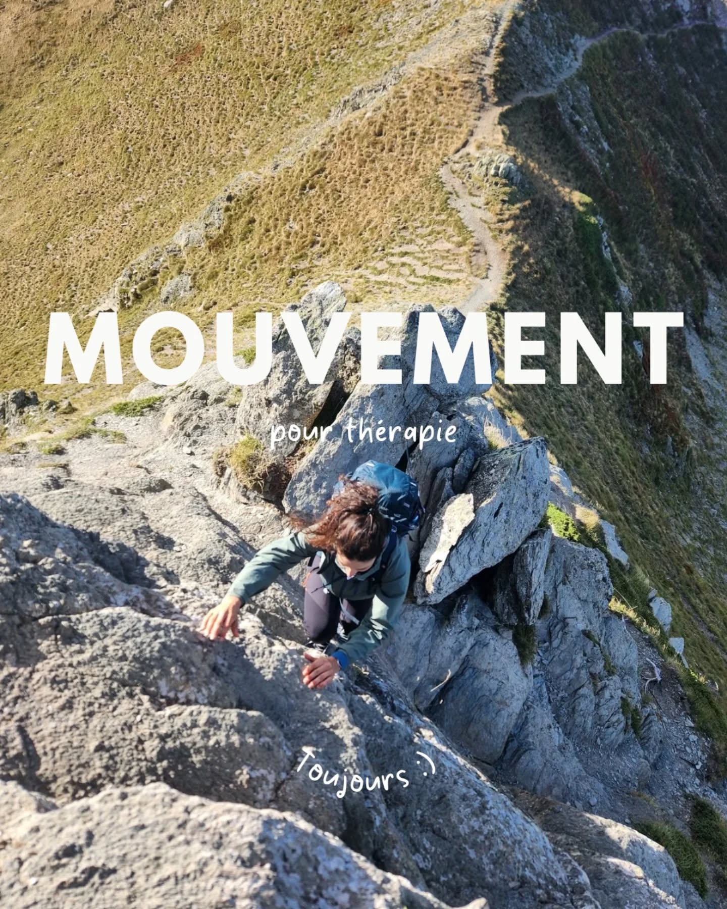 J’ai tissé, depuis quelques années, une toile reliant le corps et l’esprit,
le mouvement et l’immobilité,
le geste et l’écoute.
Au cœur de ce parcours, le mouvement m’a réjouie, challengée, éprouvée, soignée, nourrie.
Éducatrice sportive en sport santé,
Psychomotricienne,
Professeure de yoga,
Masseuse en Thaï therapy —
Je ne veux pas choisir entre ces casquettes, elles ruissellent toutes les unes dans les autres.
À travers le regard, il y a l’écoute.
À travers le mouvement, il y a le soin.
À travers la voix, un champ d’expérience.
À travers le toucher, la possibilité de se déposer.
Les horizons sont infinis, mais tous conduisent à un même souhait : proposer une expérience joyeuse, consciente et vivante, de pleine présence, pour chacun·e.
Toutes nos prochaines rencontres sont à jours dans la bio >
#corpsesprit #mouvementconscient #pleineprésence #écouteducorps #sensations #ancrage #libertécorporelle #sportsanté #psychomotricité #yogathérapie #yogaducoeur #massagethaï #mouvementestthérapie #soinparlemouvement #énergievitale #présenceàsoi #mouvementsacré #équilibreintérieur #soindusoi #cheminversoi #côtebasque #yogabiarritz #thaimassagefrance #bienêtreholistique