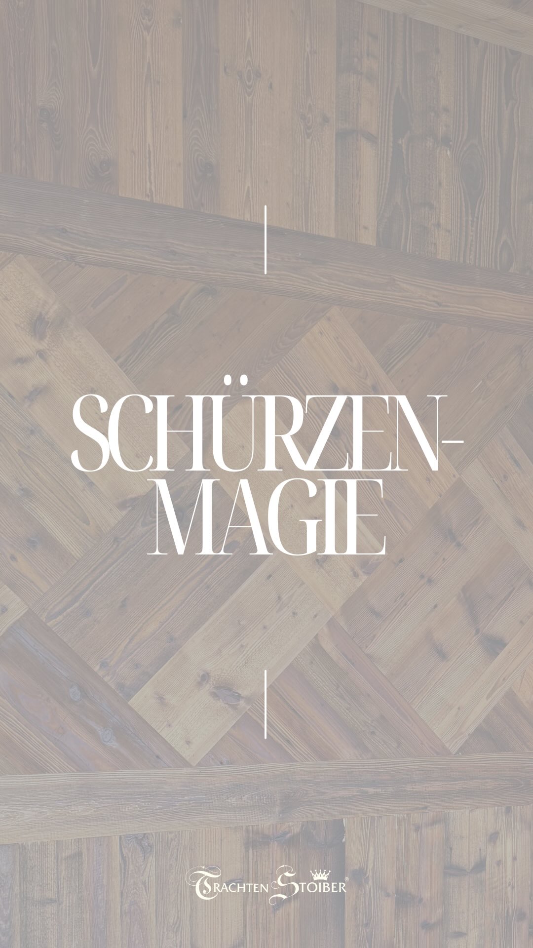 Schwarz, schlicht, langweilig? Von wegen!
Ein schwarzes Basic-Dirndl ist die perfekte Leinwand für deinen individuellen Stil. Mit unterschiedlichen Schürzen und Blusen zauberst du im Nu neue Looks – mal klassisch, mal modern, aber immer ganz du selbst. ✨
Viele denken, ein schwarzes Dirndl lässt sich nur mit Schwarz kombinieren – dabei wirkt es auch mit Weiß oder bunten Farben wunderschön! Wichtig ist nur, dass Schürze und Bluse harmonisch aufeinander abgestimmt sind. So entsteht ein stimmiger Look, der dich strahlen lässt – ganz egal, welchen Stil du bevorzugst. 💫
Ob für die Wiesn, das Familienfest oder einfach, weil du Lust auf Tracht hast – dein Dirndl passt sich jedem Anlass an.
Einmal gekauft, tausend Möglichkeiten: So wandelbar, so clever, so wunderbar vielseitig!