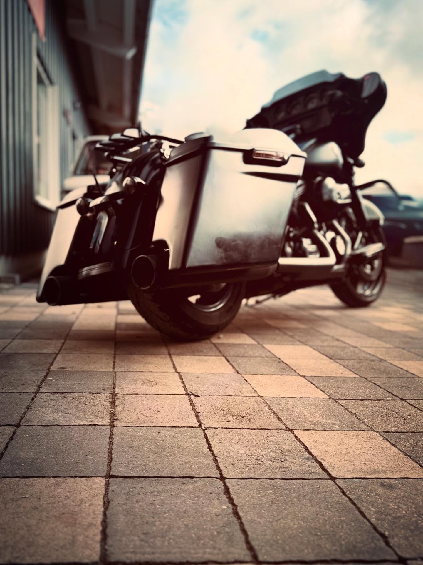 #harley #harleytwincam #harleybagger #blackrider #bagger #harleydavidson #motorbike #motorcycle #motorrad #germanbikeprojekt by #robby