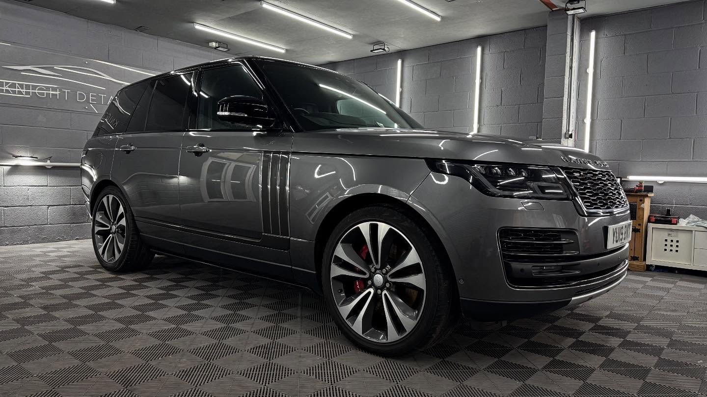 Beautiful Range Rover Autobiography in with us for a single stage machine polish and 3 year ceramic coating. This car is ready for whatever the winter roads throw at it.