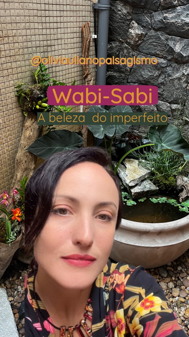 🇧🇷Um jardim wabi-sabi é um espelho da vida: imperfeito, passageiro, incompleto — e por isso mesmo, profundamente belo e verdadeiro. E você gostaria de ter um espaço deste na sua casa?
.
🇬🇧A wabi-sabi garden is a mirror of life: imperfect, fleeting, incomplete—and therefore profoundly beautiful and true. Would you like to have a space like this in your home?
.
#wabisabi #wabisabigarden #jardimnatural #biofilia #qualidadedevida