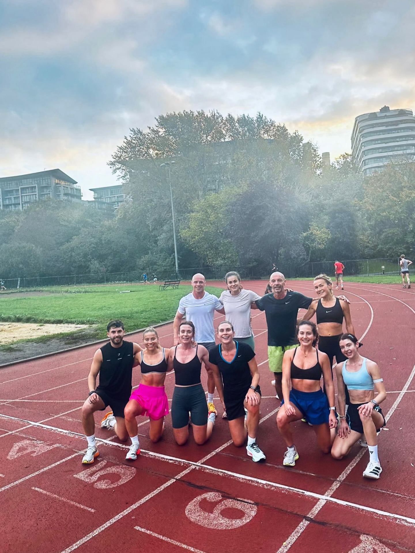 ๐ฅTrack Tuesday๐ฅ
๐ The Best Athletics Morning Team hit the track this morning for a session designed to ignite speed endurance!
๐ 1K @ 10K pace to get the legs firing
๐ 6 x 600m @ 3K pace โ pure speed, pure effort
๐ 1K @ 10K pace to finish strong
Teamwork, determination, and positive vibes carried everyone through.
We will see our evening squad tonight with Coach @alexrevellrunning
โฐ 7:00 AM | 6:30 PM
๐ฝ Powered by @adidasrunning
โฝ Fuelled by @scienceinsport
โข
โข
โข
#bestathletics #tracktuesday #londonrunners #speedwork #intervaltraining #teamwork #pbchasing #adidasrunning #bestvibes #runclub