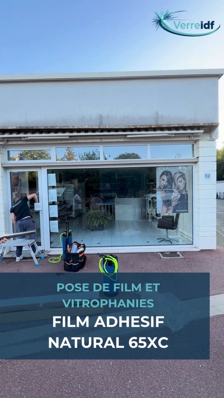 âš Mise en valeur et protection pour ce salon de coiffure des Hauts-de-Seine âš
Nos Ă©quipes Verre IDF sont intervenues pour la pose dâun film Natural 65 XC sur la façade et les vitrages latĂ©raux, afin dâamĂ©liorer le confort intĂ©rieur tout en prĂ©servant la luminositĂ© naturelle.
Nous avons Ă©galement rĂ©alisĂ© la fourniture et la pose dâune vitrophanie personnalisĂ©e aux couleurs de lâenseigne, pour renforcer visibilitĂ© et identitĂ© visuelle.
đ Un service complet, alliant technicitĂ© et esthĂ©tique, signĂ© Verre IDF.
đ 01 30 99 15 85
đ§ info@verreidf.com
đ www.verreidf.com
#VerreIDF #Vitrophanie #FilmSolaire #HautsdeSeine #SalonDeCoiffure #ConfortThermique #ProtectionUV #FilmsAdhesifs #Vitres #EsthétiqueEtTechnique #Professionnels