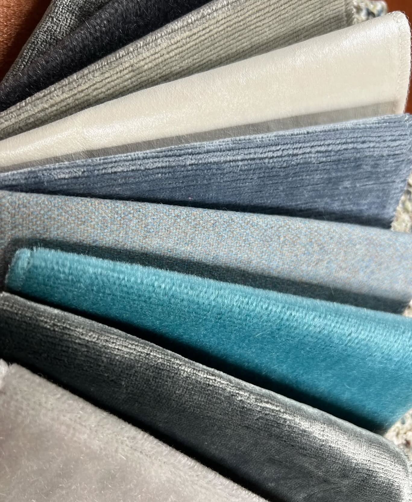 Velvets and mohair from @yomatextiles doing what they do best: soft texture, saturated color, and just the right amount of sheen. 🤍
From icy cools to rich teals, this palette is luxe without feeling loud—and the hand on these is even better in person.
Let me know if you want to feel them for yourself 👋
#yomatextiles #luxurytextiles #velvetlove #mohairmagic #designerfabrics #textilepalette #fabricflatlay #andreaontheroad #interiordesignersofinstagram