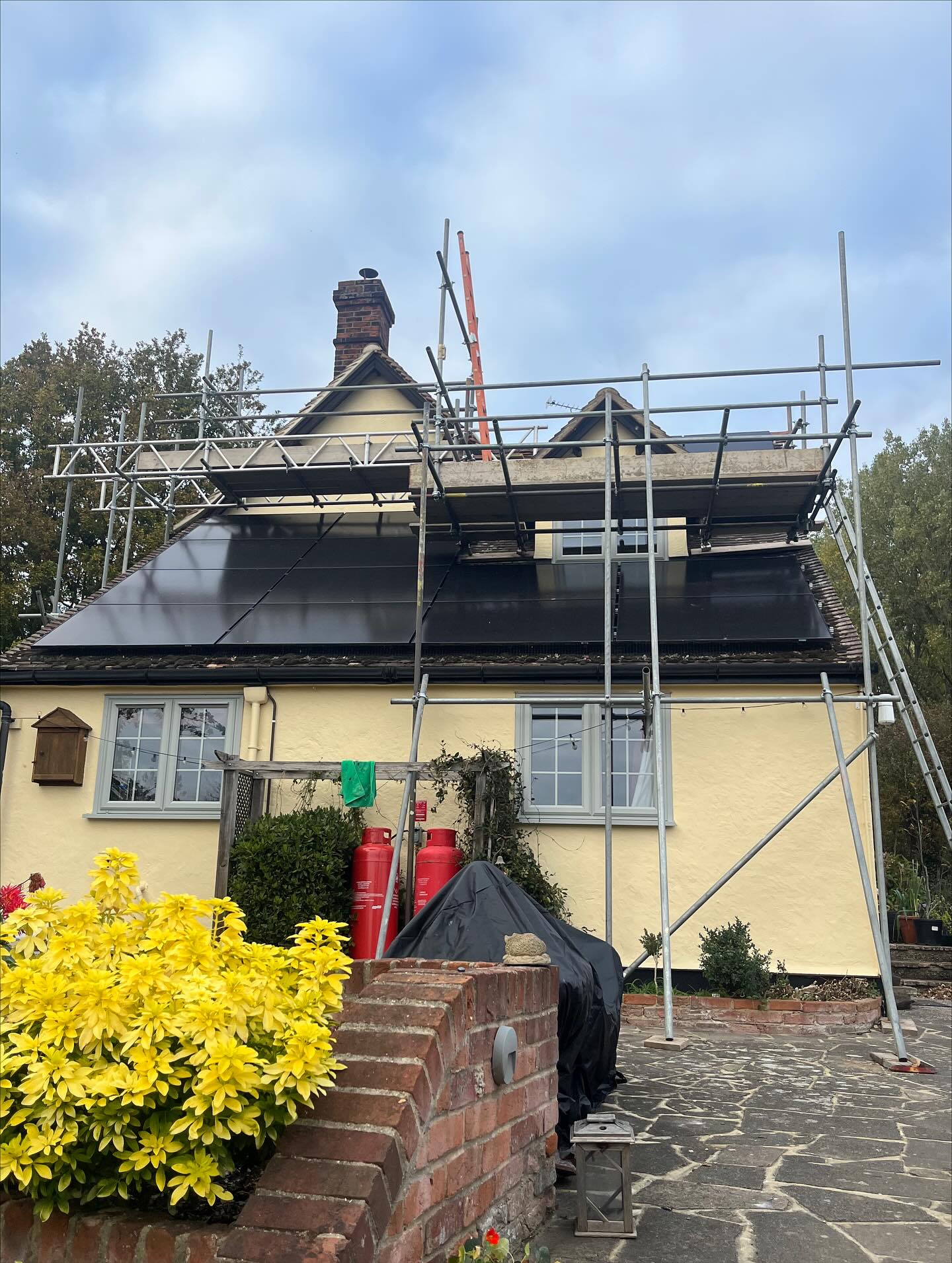 ⭐️Bit more of a tricky job this one was, but the team still got it up in quick succession to meet our clients needs⭐️ #colchester #scaffolding #colchesterscaffolding #sudbury #essex #braintree