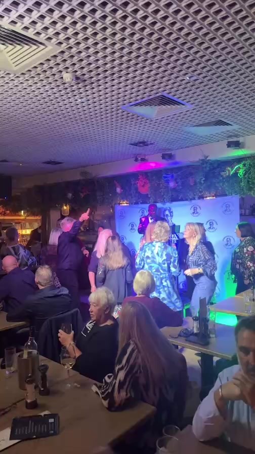 A full house on a Tuesday evening, great food & Entertainment with the Brilliant @aitch_cambridge as Luther Vandross
#music #hertfordshire