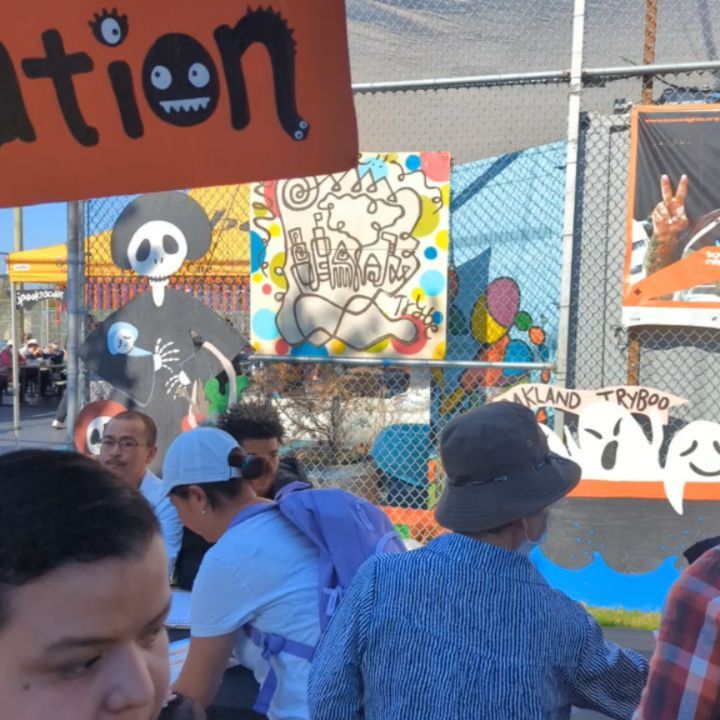What a great event! So happy to see Beloved in San Antonio Park today. @druflu and @oaklandtrybe can really put on an inspiring event - and it was great to catch up with community members from @san.antonio.neighbors.alliance (Raymond with boxes of grapefruit to give away), @chien_chillin from @clinton_park_oakland , @womenofcoloronthemove and of course @charleneforoakland out and about in D2! Good to see everyone! Happy Halloween!