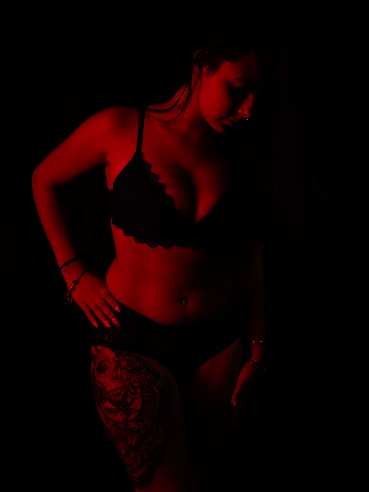 Light hits different when you know your worth.
___
#PortraitPhotography #MoodyPortraits #RedLightAesthetic #StudioPhotography #CreativeLighting #IntimatePortraits #ArtisticPhotography #VisualMood #PortraitVibes #PhotoArtistry #NewHavenPhotographer #BrooklynPhotographer #CoupleAndLifestylePhotography