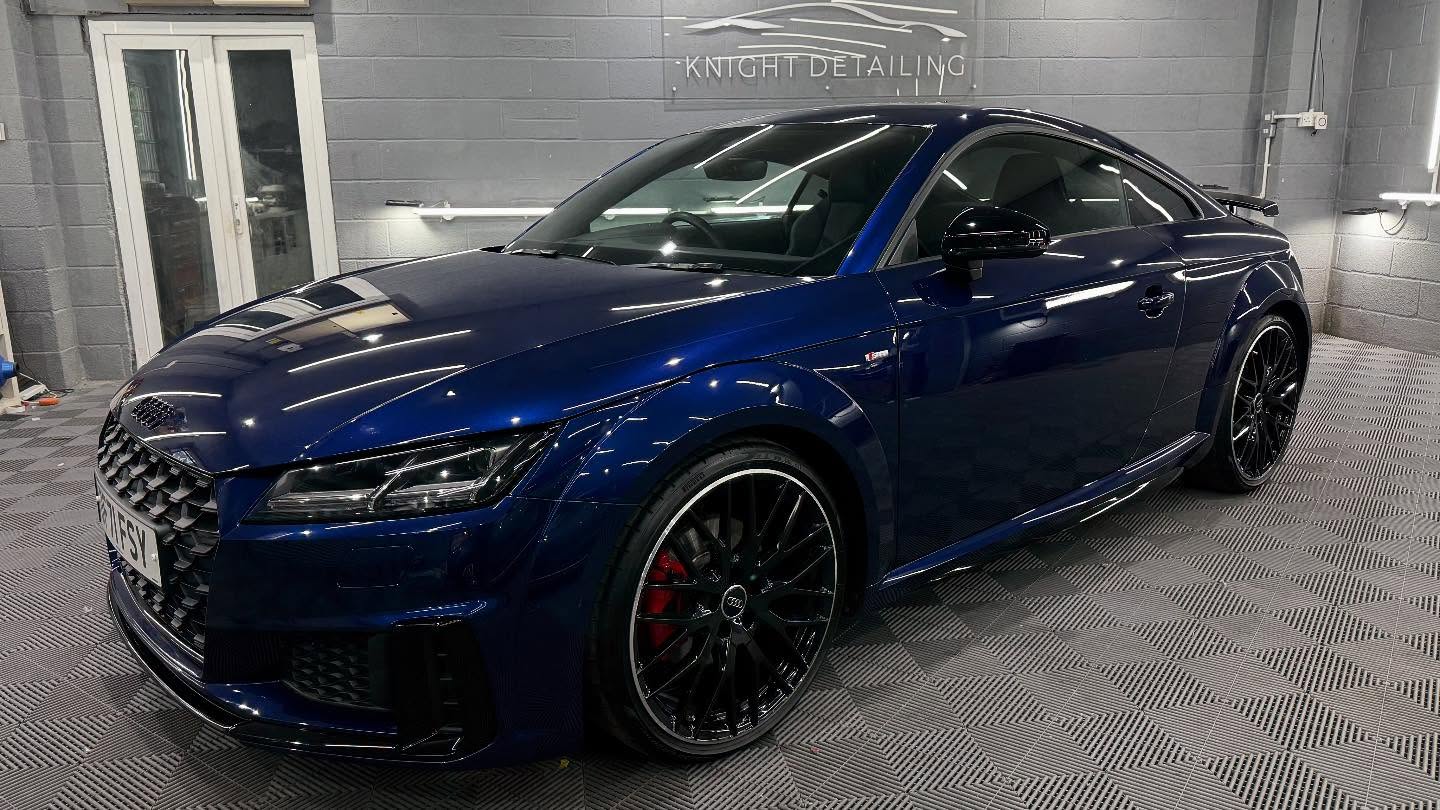This lovely black edition TT was in with us recently for paint correction, ceramic coating and a caliper repaint. What a beautiful colour and the freshly painted calipers really lift the overall look of the car.