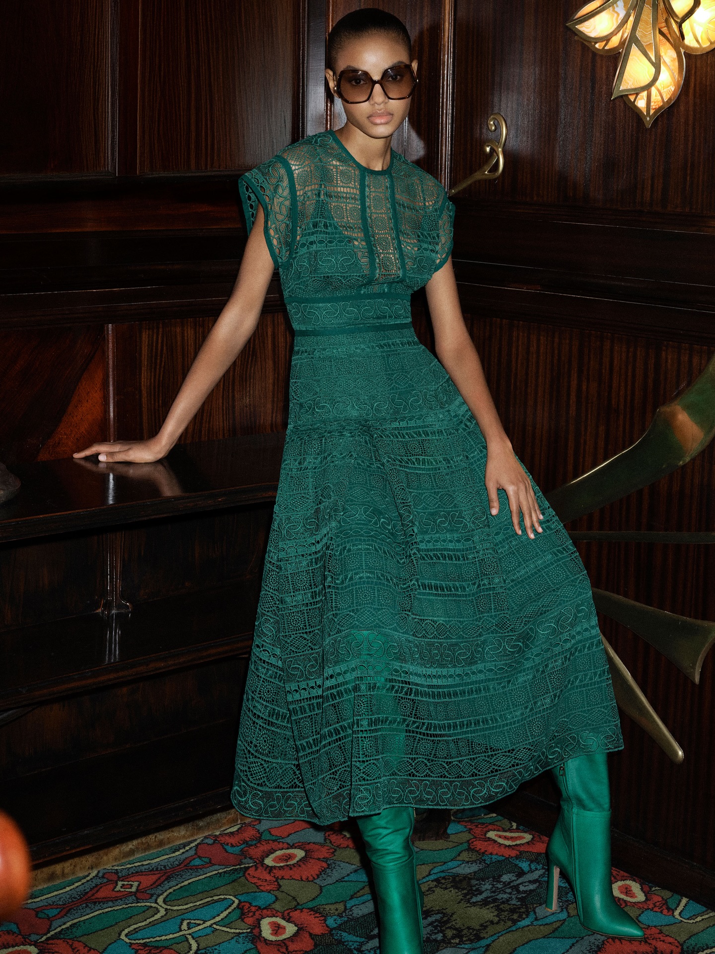 ELIE SAAB - The way you look tonight ✨
Discover the current @eliesaabworld collection in-store!
#quagliazurich #eliesaabworld #elegance #mididress #luxurylifestyle #cocktaildress #multibrandstorezurich