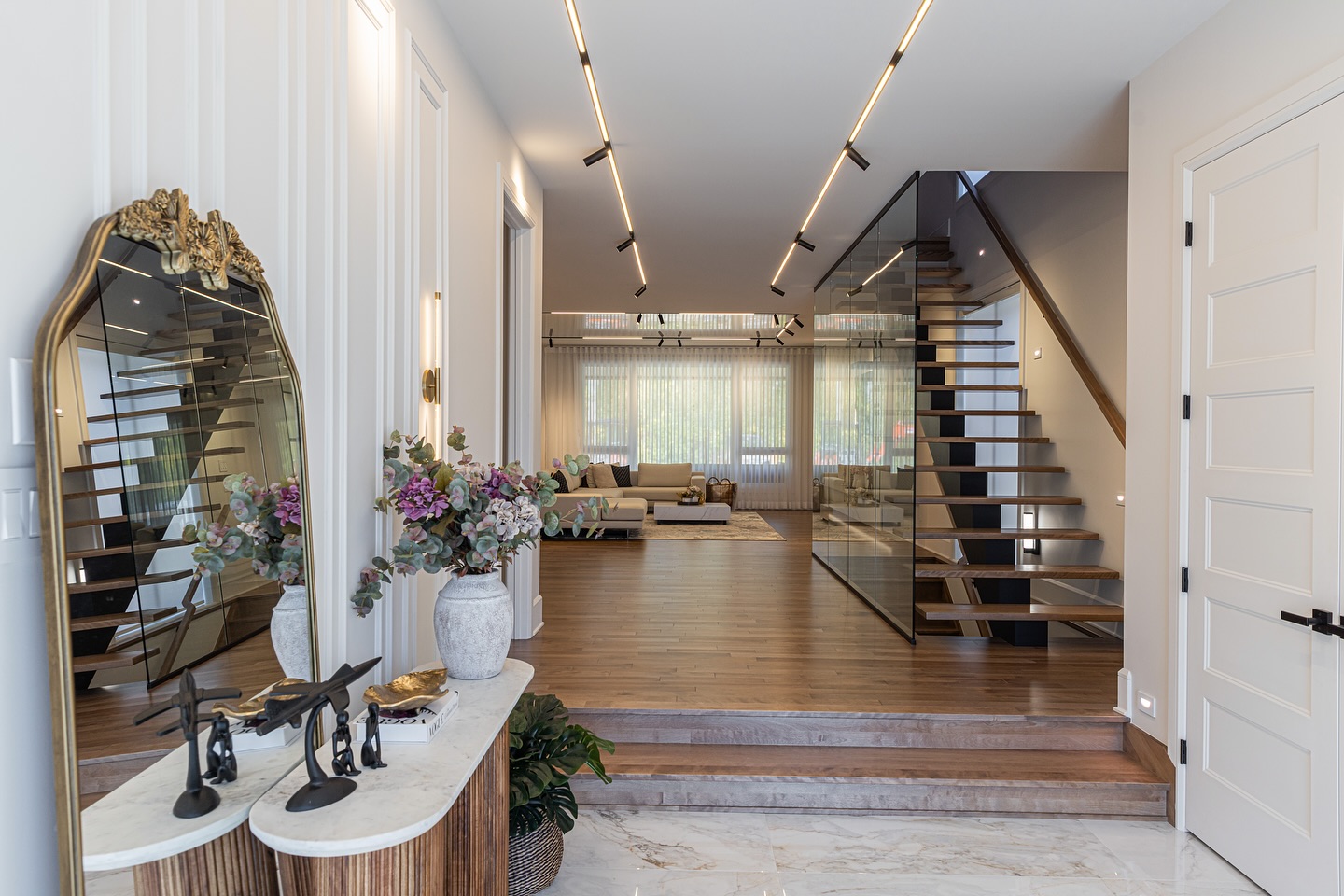 ✨ Designed with soul by the Jabali Brothers (Madeco )
Where timeless elegance meets modern minimalism — every line, light, and layer crafted to breathe warmth and serenity.
A home that tells a story of balance, texture, and detail — refined yet welcoming.
🎨 Brought to life by @majd_jabalibrothers_ & @jean_jabalibrothers_ your Jabali Brothers dream team
🏛️ Interior design & concept by @idcadesign_jabalibrothers_
🪄 Custom lighting, detailing & finishes tailored to perfection
🌐 www.idca.design photographe: @auravisionproduction
#JabaliBrothers #IDCADesign #LuxuryInteriors #MontrealDesign #InteriorGoals #ModernElegance #DesignWithHeart #LuxuryLiving #HomeDesign #ArchitecturalDetails #timelessdesign