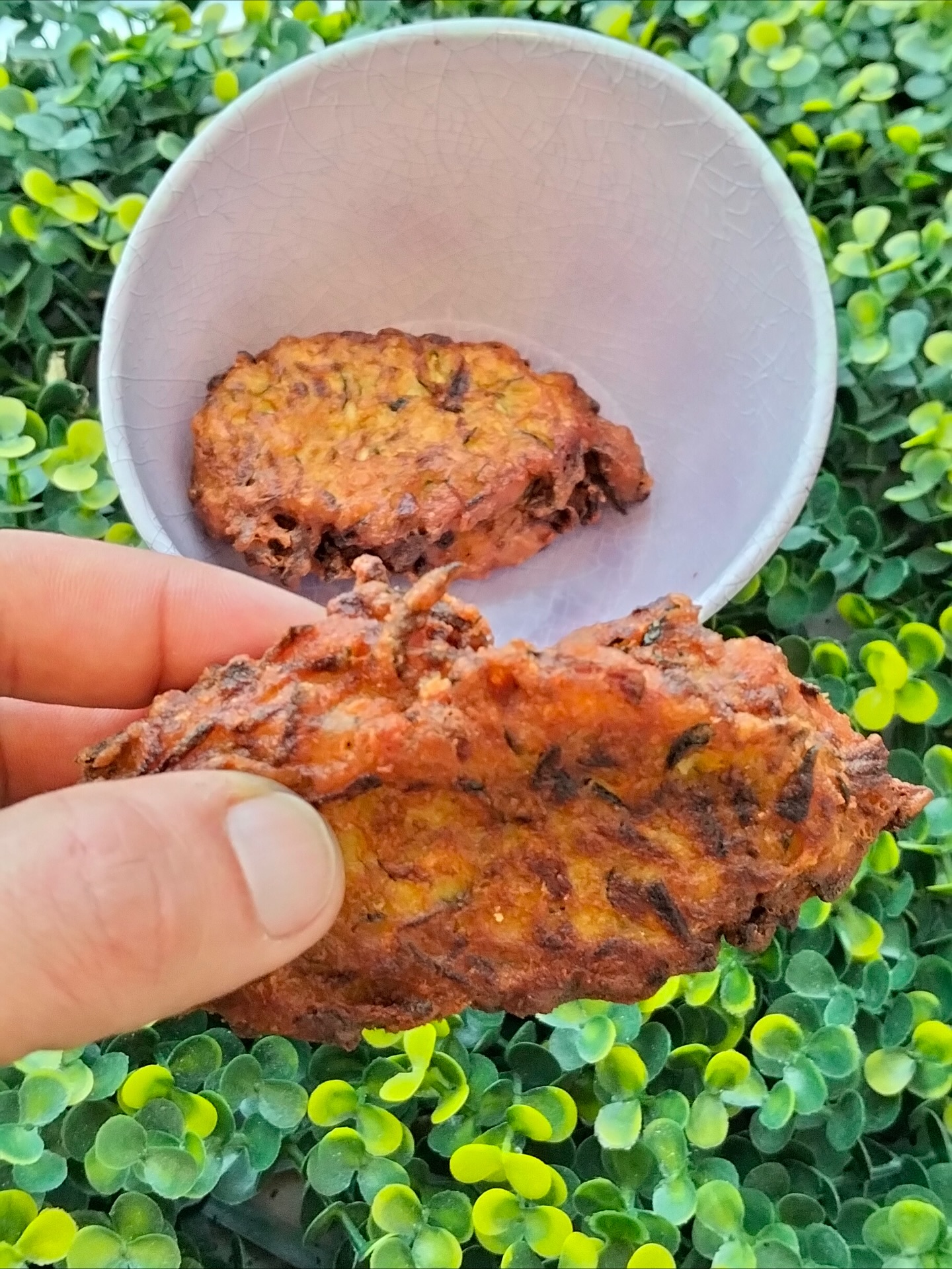 Crispy on the outside, soft on the inside 🥒✨
Our Courgettes Frittelle are the perfect bite — light, golden, and full of flavor. 💚
#CourgettesFrittelle #ZucchiniFritters #ItalianFlavors #MediterraneanEats #FreshAndCrispy #HomemadeGoodness #FoodLovers #TastyBites #VegetarianDelight #FromTheKitchen #FoodieGram #EatTheRainbow #SmallPlates #ComfortFood #Foodstagram #DeliciousEats