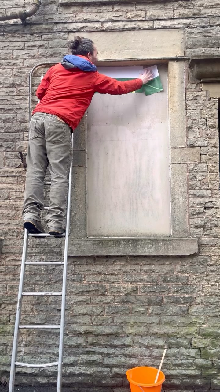 The Parramatta Street Gallery in Rawtenstall - part of this year’s Rossendale Art Trail.
Featuring:
@s.a.d.l.r
@helendavies_yarnartist
@pissandvinegarart
@pigsinmudartstudios
@alastairprice5
@larosecarmine
@dirtyfacesmcr
@sallybroadbentartist
Remember to look up! 🙃
Find out more at @rossendalearttrail and @valleyartistsrossendale 👍✨