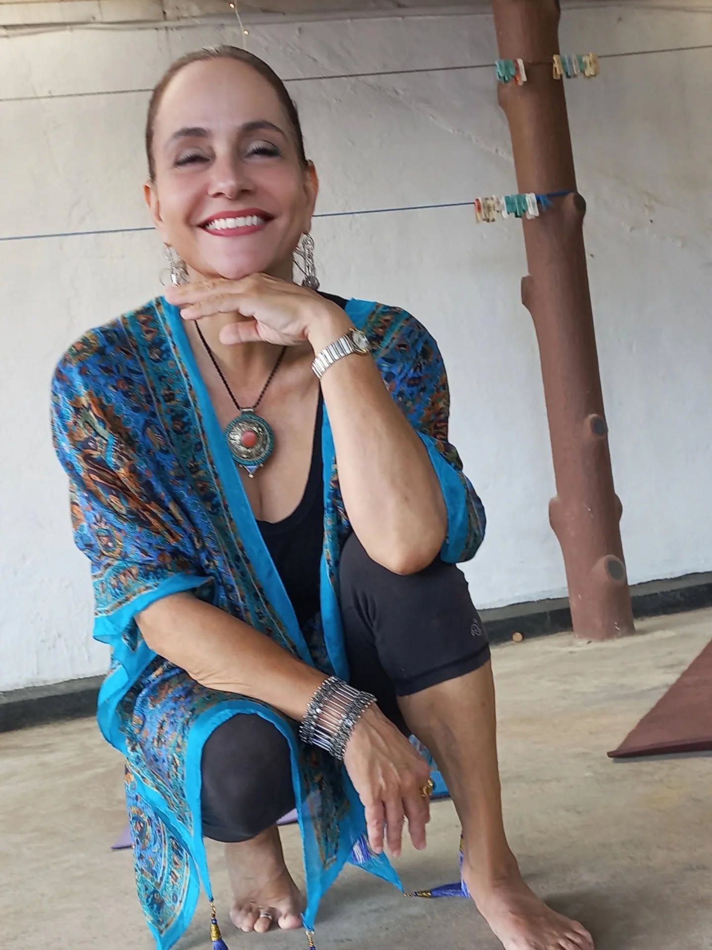 🌟💫🎉An evening of Movement, Postures, Breath, Mudras, Meditation, Sound Bath and 'Meethai' and sparklers, of course.
This offering by Prashani, Jaliya, and me was attended by seasoned students, young visitors, and first timers in their golden years.
A 2.5 hr sensory adventure, an experience to be digested and pondered over for a long time.
"DIWALI UNDER THE STARS" was also partly blessed by the water element, i.e., torrential rains, which added to the offering!
.
.
#yogasrilanka #srilankayogaretreat
#srilankamentalhealth #srilankayoga #soundhealing
#gallefort #limetree_yoga