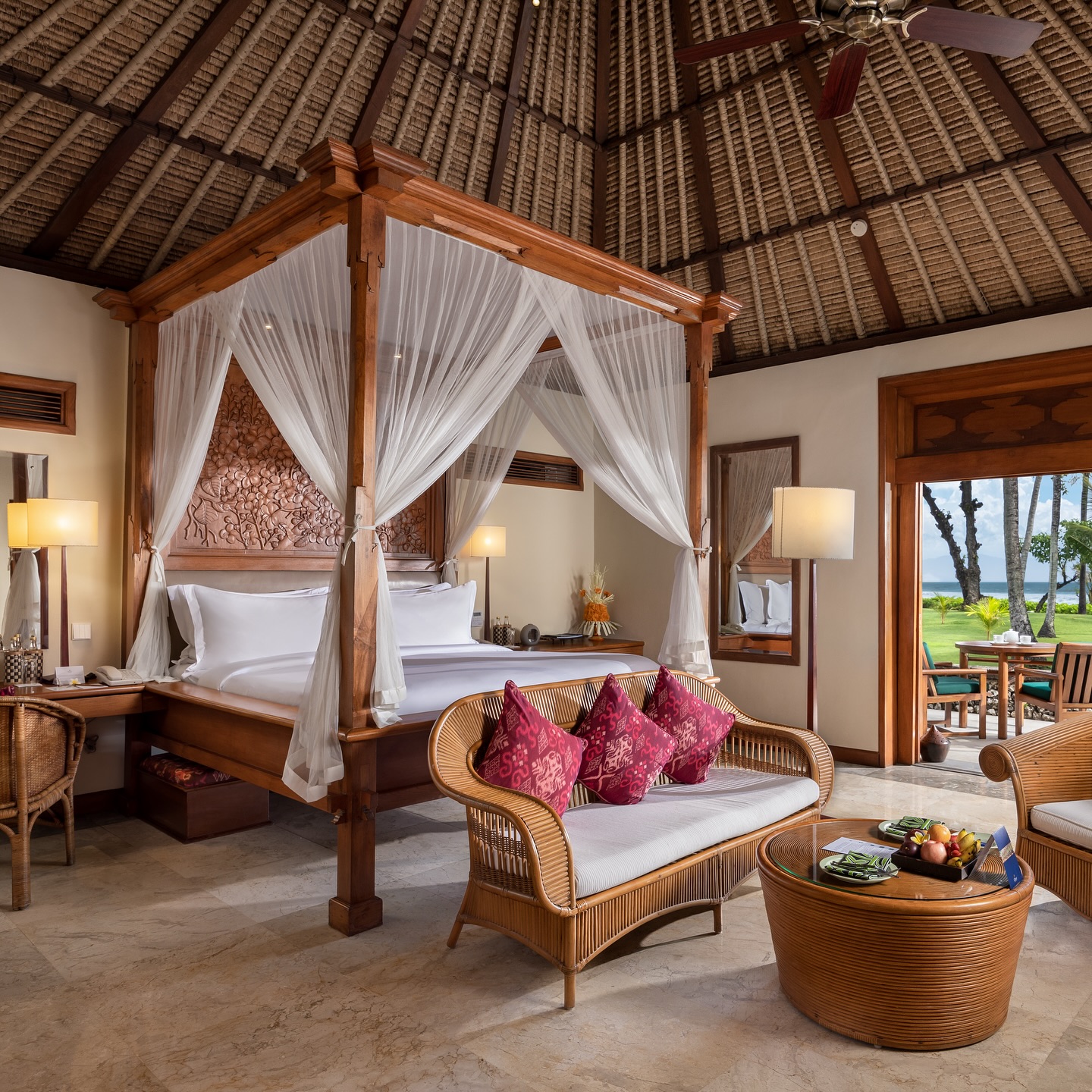 Éveil au doux son des vagues, regard tourné vers l’océan…
À l’ @theoberoibeachresortbali chaque détail respire la sérénité et l’excellence.
Des villas au charme balinais, des jardins luxuriants, et une vue imprenable sur la mer et un véritable sanctuaire pour les voyageurs en quête d’authenticité et de raffinement.
Idéal pour une lune de miel, une escapade romantique ou un séjour bien-être d’exception.
#Bali #TheOberoiBali #VoyageDeLuxe #AgenceDeVoyages #LuxuryTravel #HoneymoonInBali #OceanView #luxuryhotel