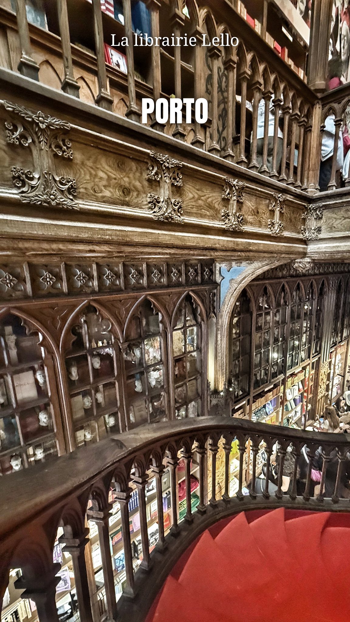 On rêvait de découvrir ce lieu mythique⚡️
Mais la réalité : une foule compacte, des gens qui nous poussent, des flashes partout, et une visite expédiée. 🤯
Le lieu est magnifique, c’est vrai, mais on n’a ressenti aucune émotion, juste de la précipitation.
Parfois, les lieux les plus connus ne sont pas ceux qui marquent le plus, vous êtes d’accord ? 👍🏼
➡️ Une visite à l’ouverture ou juste avant la fermeture peut être la solution pour mieux l’apprécier… mais sans grandes convictions étant donné que nous y étions hors saisons touristiques et en semaine 📆
#porto #travel #voyage #librairielello #traveltips #pretadecoller #portugal #portotravel #harrypotter