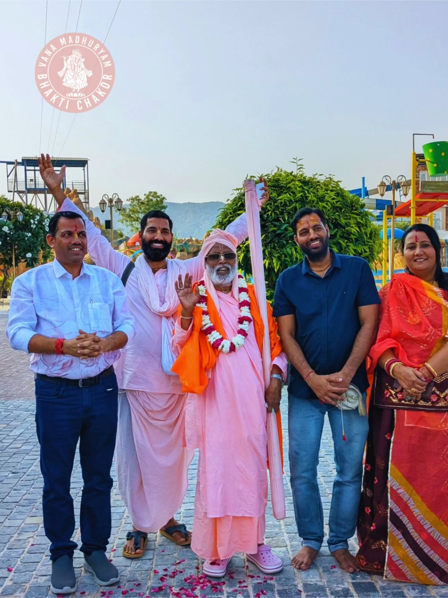Wonderful Jaipur darshans ✨️ First Srila Gurudeva, Srimad BV Vana Goswami Maharaja visited the Ananth Aravali Resort, a beautiful resort owned by Anadi prabhu and family who invited Gurudeva to bless the place with kirtan and Harikatha and served delicious prasadam to the devotees ❤️
After the blessings, Srila Gurudeva continued his journey to the temples in Jaipur for darshans of our three prominent Deities, Sri Radha Govinda-deva ji, Radha Madhava ji and Radha Gopinath ji. 🙏🏽✨️
Another day of divine moments, sacred food, and pure joy shared in the association of Srila Gurudeva. Wherever he goes, the spirit of bhakti follows.🪷
.
#jaipur #india #vrindavan ##kartik #vanamadhuryam