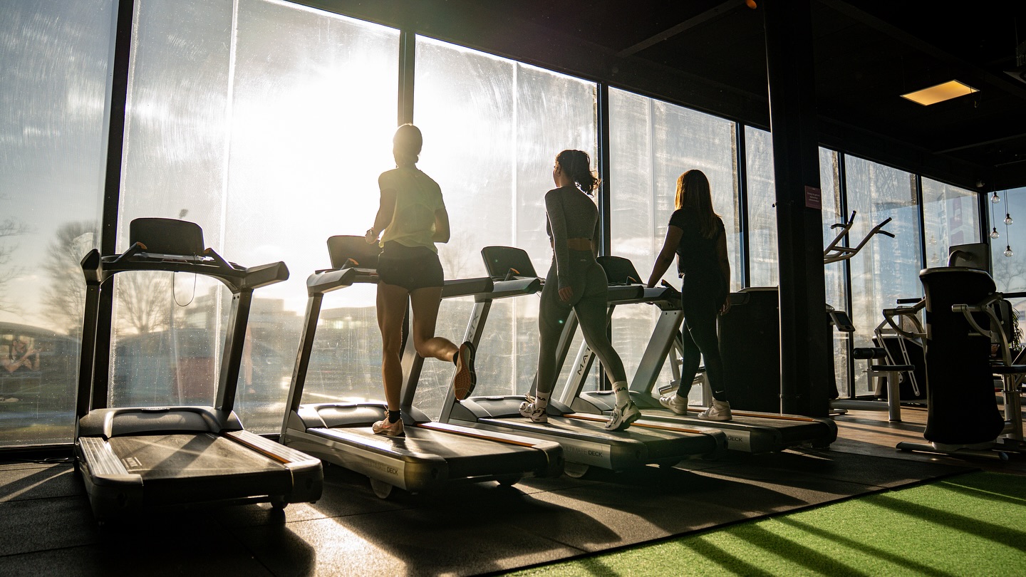 De ochtend vangen in één shot:
Fotografie, beweging en zonlicht 📸🏃♀️
#sport #goldenhourphotography #fitness