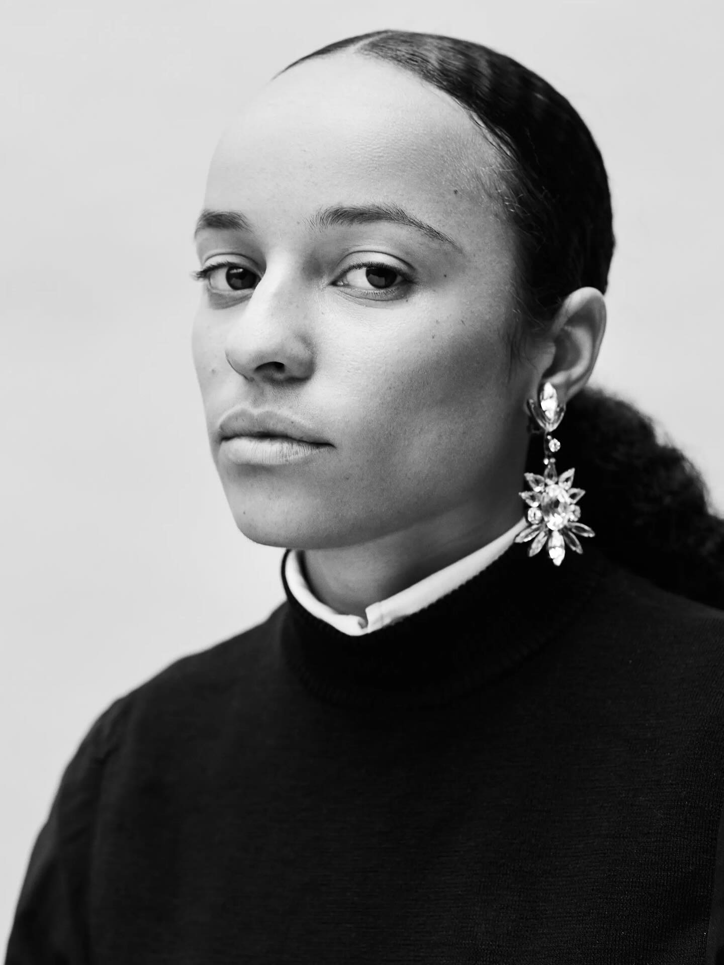 Grace Wales Bonner @walesbonner steps into a new chapter at @hermes as the newly appointed Creative Director of Men’s Wear. Known for her thoughtful storytelling and refined craftsmanship, the British designer brings her distinct vision to one of fashion’s most storied maisons. A long-anticipated move that feels both inevitable and inspiring — the meeting of quiet elegance and timeless artistry.
#WalesBonner #Hermes #Fashion #Luxury