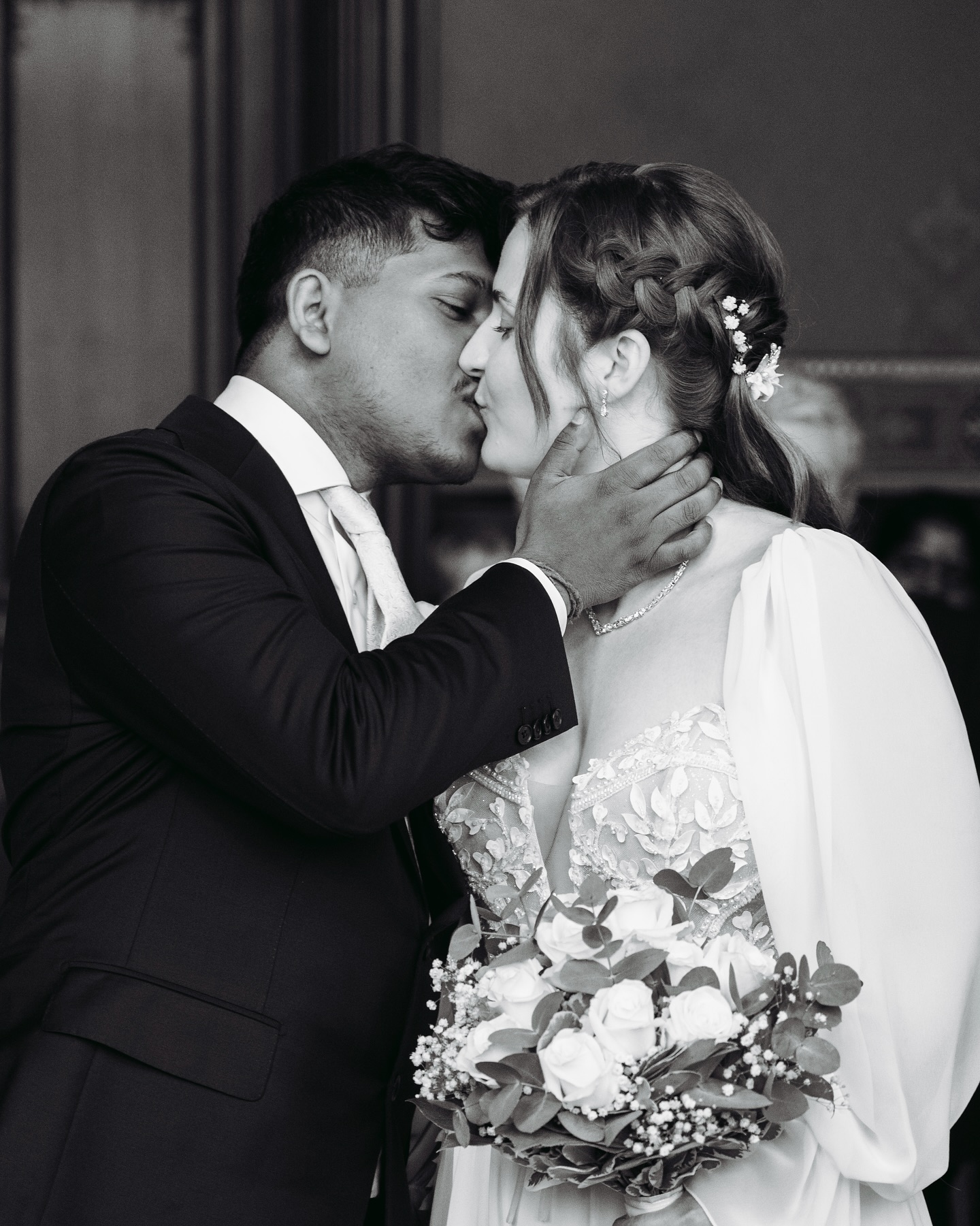 Ein Moment, in dem zwei Menschen entscheiden: Wir gehen ab jetzt alles gemeinsam.🤍
•
•
•
#brautpaarshooting #hochzeitsfotografberlin #weddingphotography #justmarried #weddinginspiration #hochzeit2025 #wedding #weddinglocation