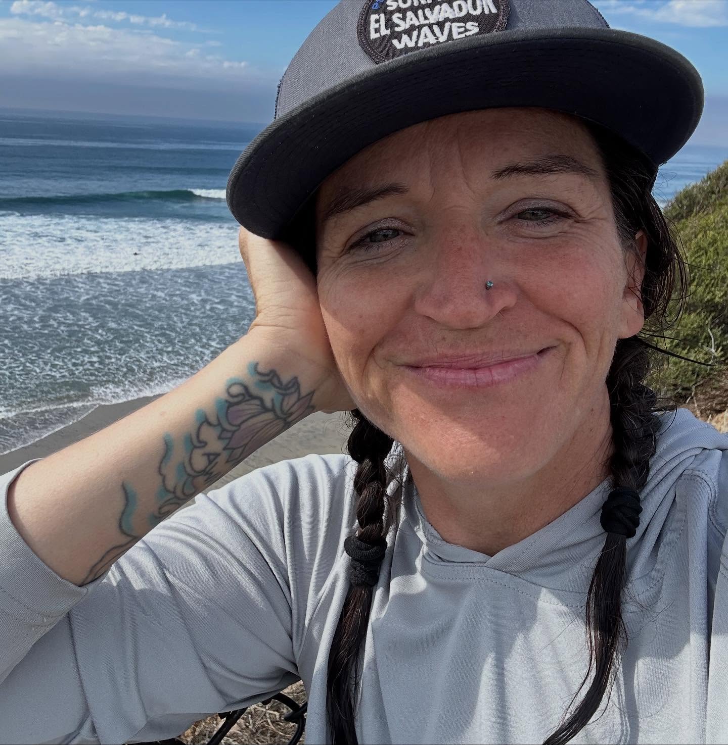 Arrival… ☀️ For the next five days I will be happily playing in the waves here in southern CA… Hopefully surfing some… 🏄🏽♀️…Making art, reading my book, and hanging with my beloved partner @evan_stafford and his very cool childhood buddies.
I’m so deeply grateful to play in this life…. To have an incredible man by my side, who encourages me to play, and learn, and grow.
The dark specs in the second picture are the guys surfing… Evan will, no doubt, be in the ocean surfing for as many hours as he can physically handle it 😆…
Such gratitude 🙏🏽 for the best co-parent around, @djsteege who happily took Riv for the week so I could have adult vacation time. Thank you my dear friend… your support means the world.💚
Sending out ocean love to all. 🌊❤️