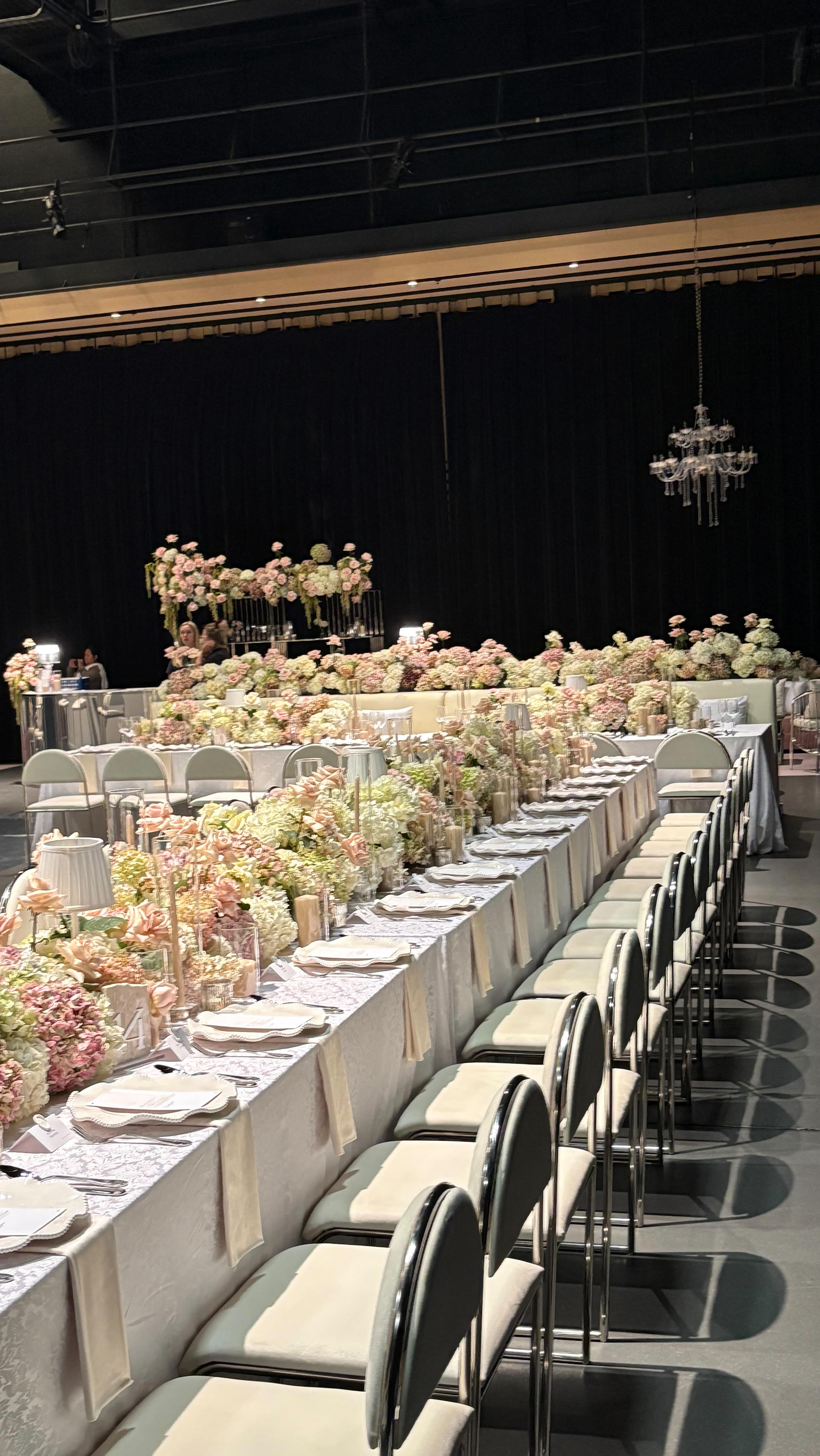 Les préparatifs battent leur plein ✨
Chaque détail se met doucement en place pour donner vie à cette journée imaginée depuis des mois.
On se retrouve demain pour la suite 🤍
Créatrice de contenu @capturebyroly
#weddingquebec #weddingplanner #mariage #mariagequebec #fyp