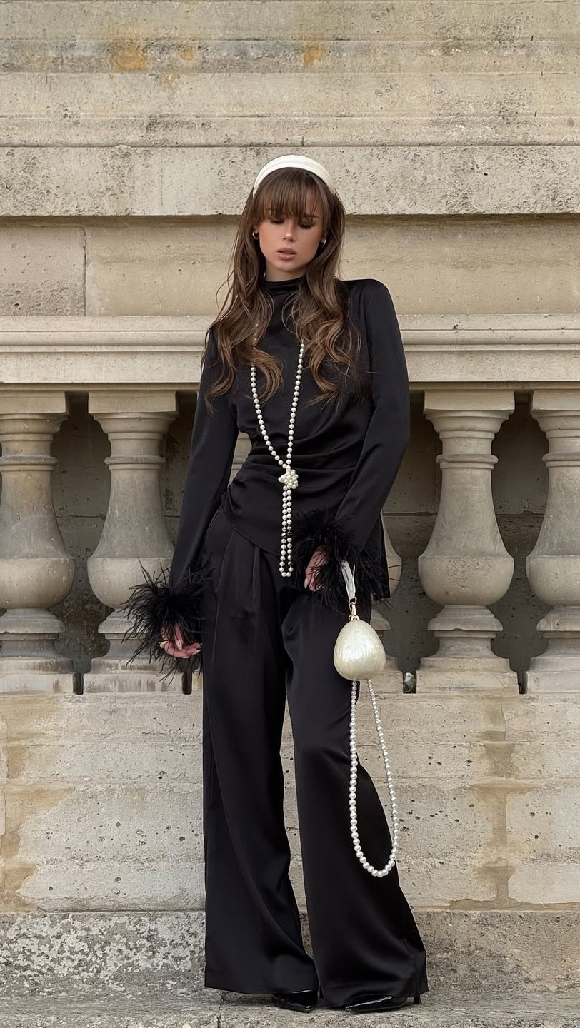 A perfect schedule presented by @arinaeagle — a mix of retail therapy, self-care, and moments with friends. That’s what we call true balance 🤎
What does your perfect day look like? ✨