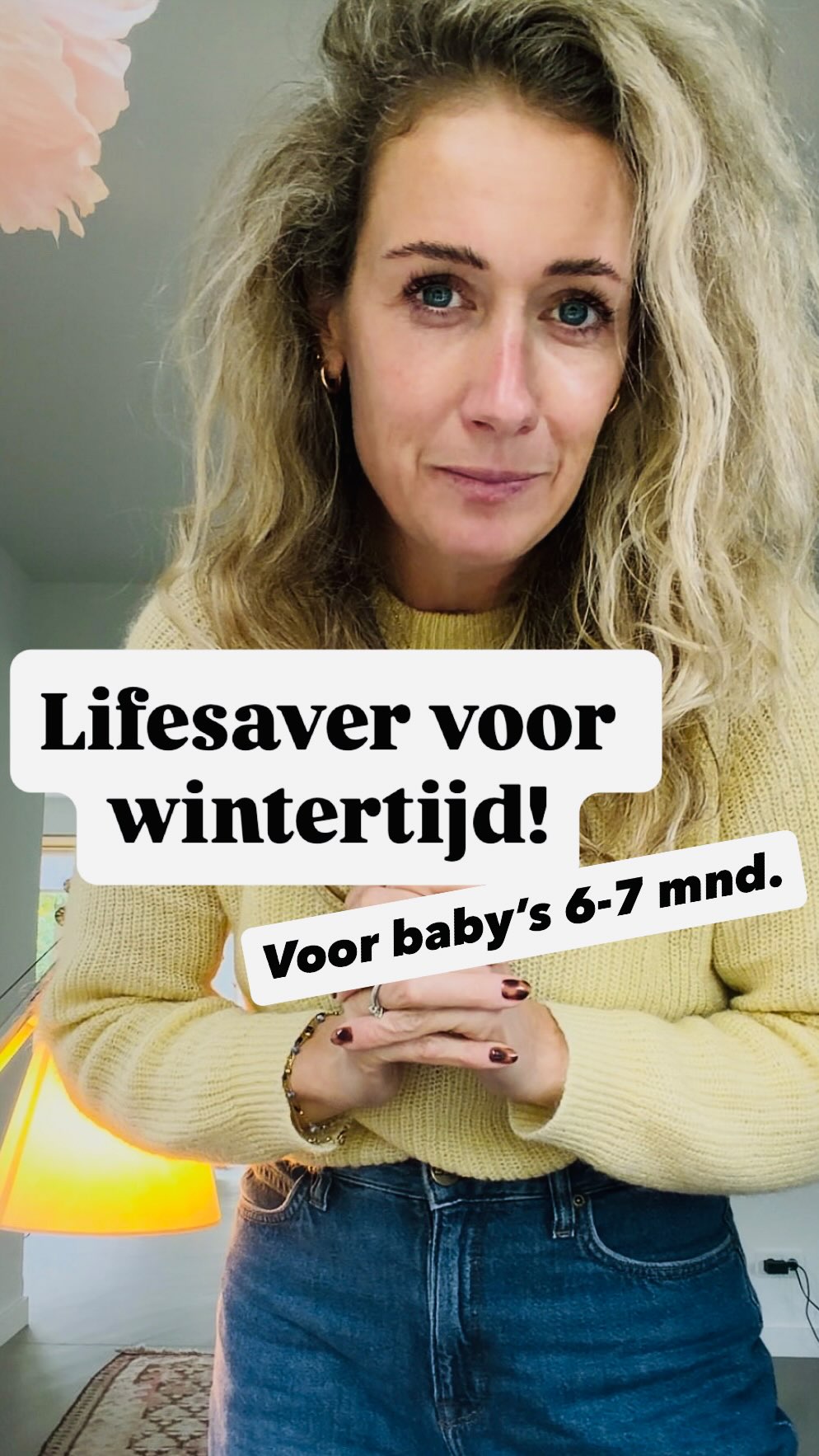 ⏰💤WINTERTIJD LIFESAVER voor alle ouders met baby’s rond de 6/7 mnd.
Herken je dat, dat dat laatste slaapje van de dag zó lastig gaat maar wel heel belangrijk is om de dag te overbruggen?
Als je ons langer volgt en onze wakkertijden hulpgids volgt, dan weet je dat je tot 7+ maanden liever op een avondbedtijd uitkomt van 19:30-20:00u, dan al op 18:00-18:30u. Omdat die vaste nachtslaap zich nog mag vormen naar een langere nacht.
Tot 6 mnd oud kom je zelfs liever uit tussen 20:00-21:00u ( zie voor meer uitleg de wakkertijden hulpgids en dan het filmpje bij 2-4 mnd.)
Dat laatste slaapje van de dag is voor veel kindjes een lastig slaapje en vaak is het voor ouders een struggle omdat hij altijd nét niet lekker uitkomt of in de dag past.
⏰ Wintertijd komt eraan en veel ouders zien daar tegenop. Maar…. Dit kan ook kansen bieden!
Want dit bied je de mogelijkheid en ruimte om je kindje net nog wat langer in de avond door te kunnen laten slapen. Zodat je:
🔥meer ruimte hebt om dat laatste slaapje nog wel aan te bieden
🔥én op die manier op een wat latere avondbedtijd uitkomt wat je helpt in het nieuwe ritme te komen.
WIN WIN dus❣️
Ga jij dit proberen?
Voor meer tips volg onze Masterclass Wintertijd!
Liefs, ❤️Marijke & team