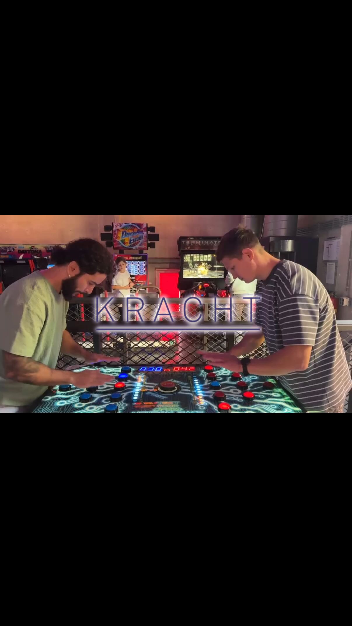 About last Sunday… 🎮🍻
Team Kracht took a little break from lifting barbells to lift our spirits instead 😎
Arcade games, good food, drinks, and even better company — the perfect Sunday reset with the crew!
#krachtamsterdam #teamkracht #workhardplayhard #teambonding #amsterdamfitness #tontonclub