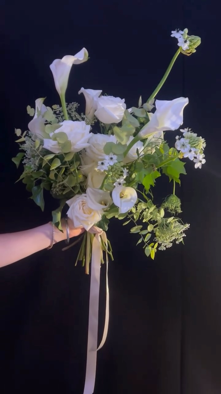 The Signature collection is here. 🤍
Go Natural, Seasonal, or Bold - no faff, just flowers. Head to the link in my bio to find out more x
#weddingflowers #wedding #weddingflorist #londonbride #modernromance