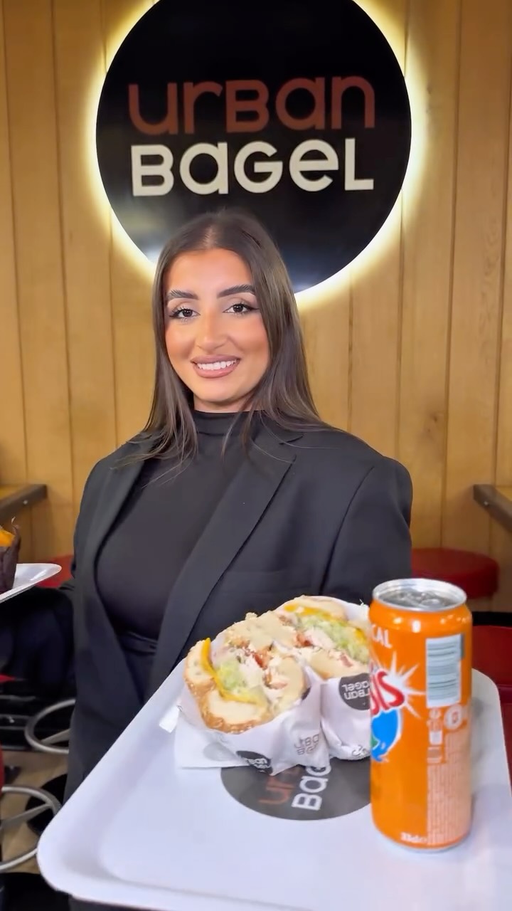 🥯 En ce moment chez Urban Bagel, ton menu complet (bagel + boisson + dessert) est au prix du menu simple 😍
👉 Votre dessert est offert : brownie, cookie ou muffin ! 🍫🍪🧁
📅 Offre valable du 22 octobre au 5 novembre
🎁 Pour en profiter :
1️⃣ Abonne-toi à @UrbanBagel
2️⃣ Montre ce TikTok en caisse
3️⃣ Et viens te régaler 😋 #bagel #urbanbagel #bagels #sandwich #restaurant #parisfood #asnieressurseine