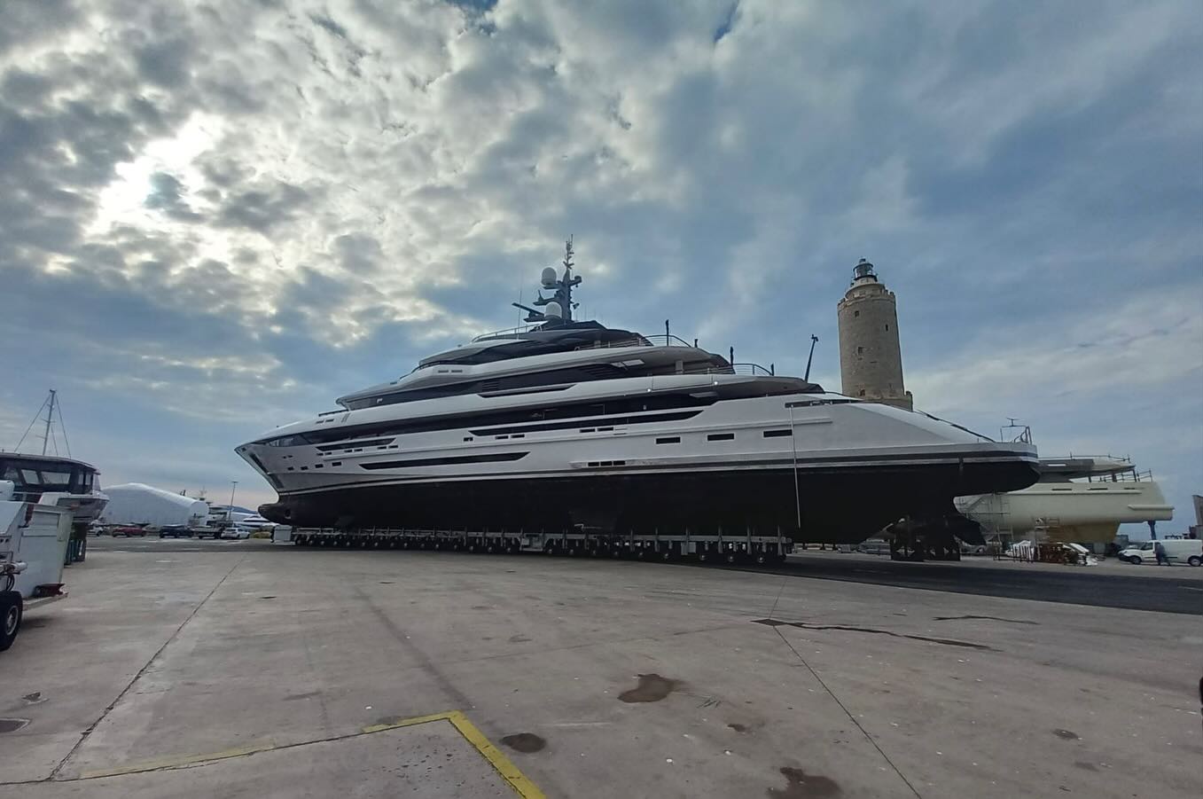 Never stop #moving #shipyard #boatmover #altoservice