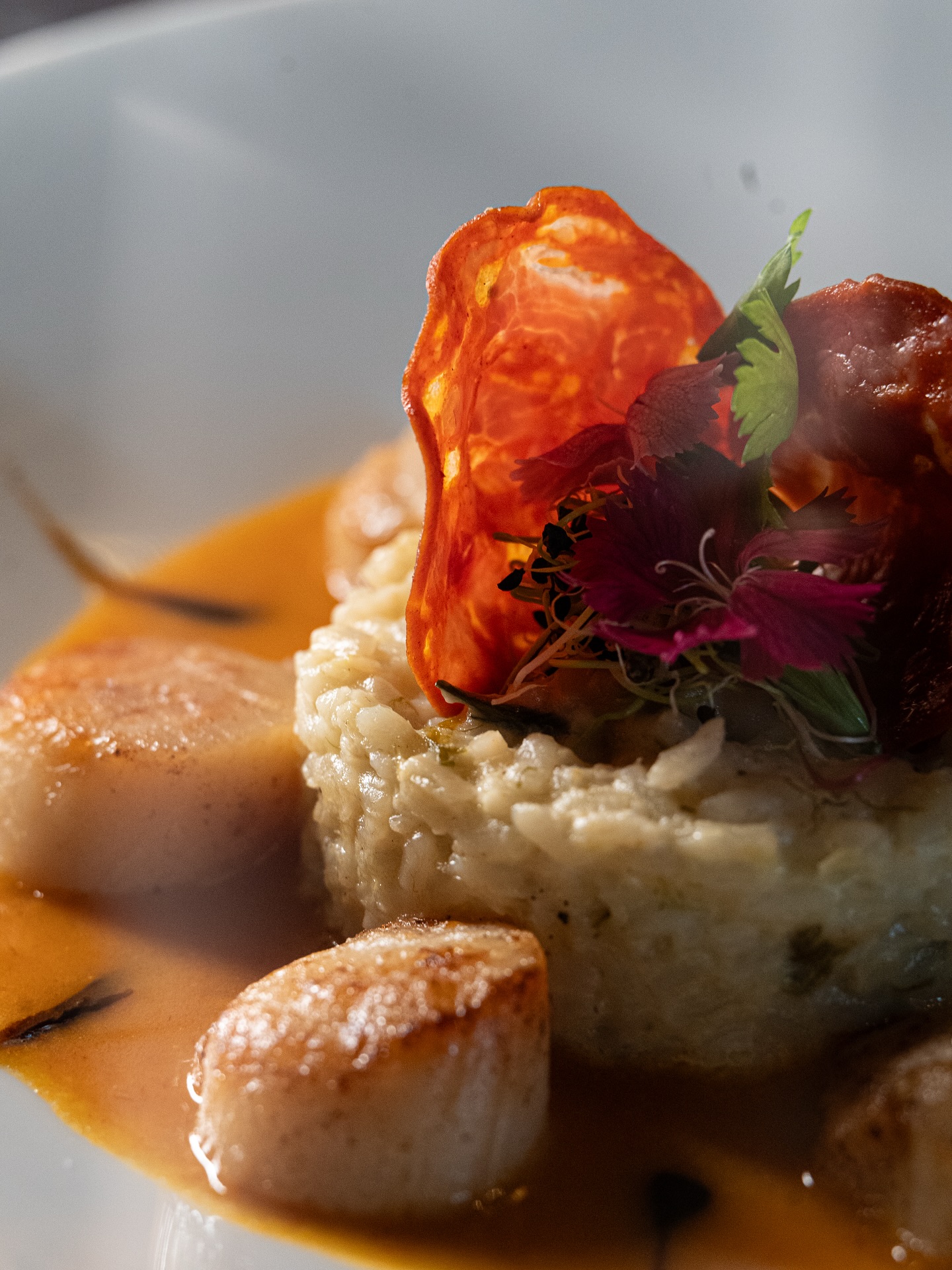 Entre mer et feu : Saint-Jacques & chorizo.
Un risotto comme un voyage 🌊🌶️
