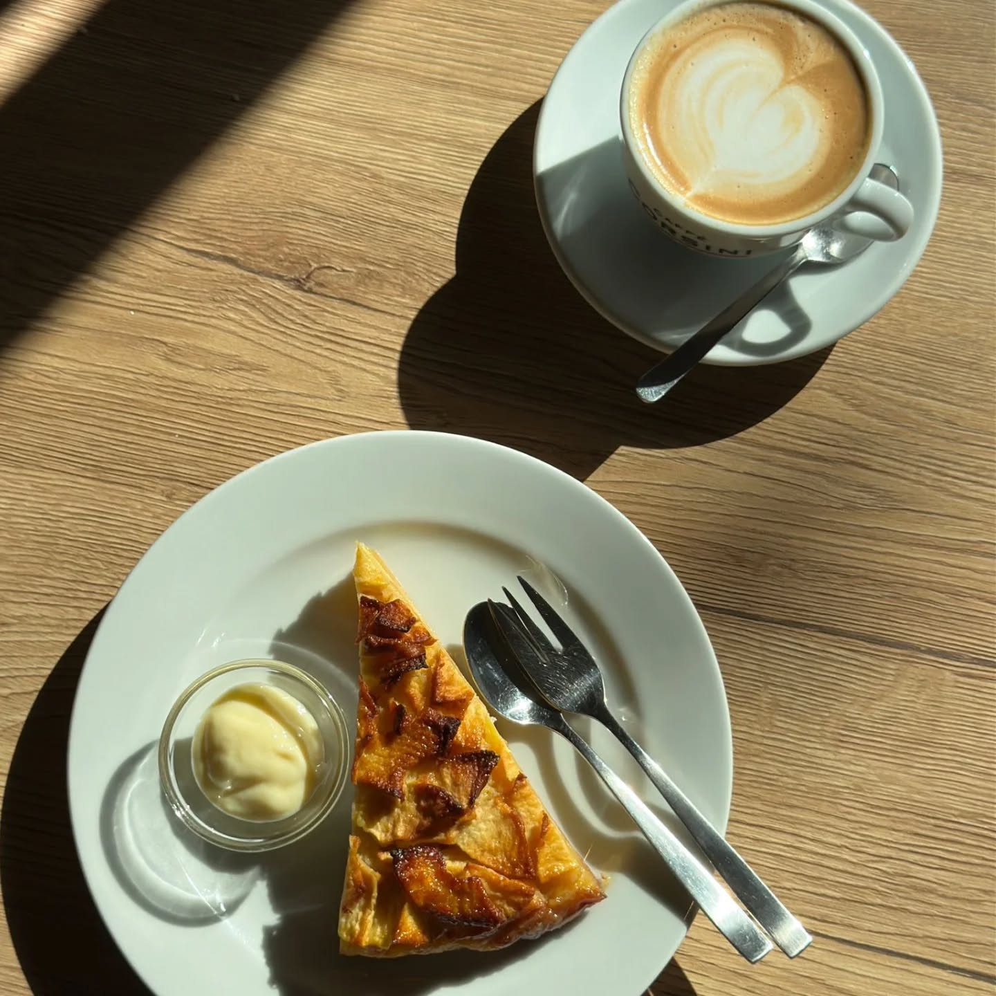 Sometimes happiness is as simple as our iconic apple tart with creamy custard and a warm cappuccino in a sunny terrace, the perfect trio to make any day just a little better...
📍 Find us in the heart of Montepulciano
⏰ Open for breakfast & lunch (closed Thursdays)
✨ #lalmacafe
☺️ #goodfoodisgoodmood
🍳 #breakfast
🥪 #brunch
🥘 #lunch
🥗 #lightfood
🌿 #teas
☕ #coffee
🏰 #montepulciano
🤗 #pursuitofcoziness
🌅 #spring
😎 #summer
🍁 #autumn
🌻 #TuscanFlavors
😋 #BreakfastLover
😍 #mokalovers