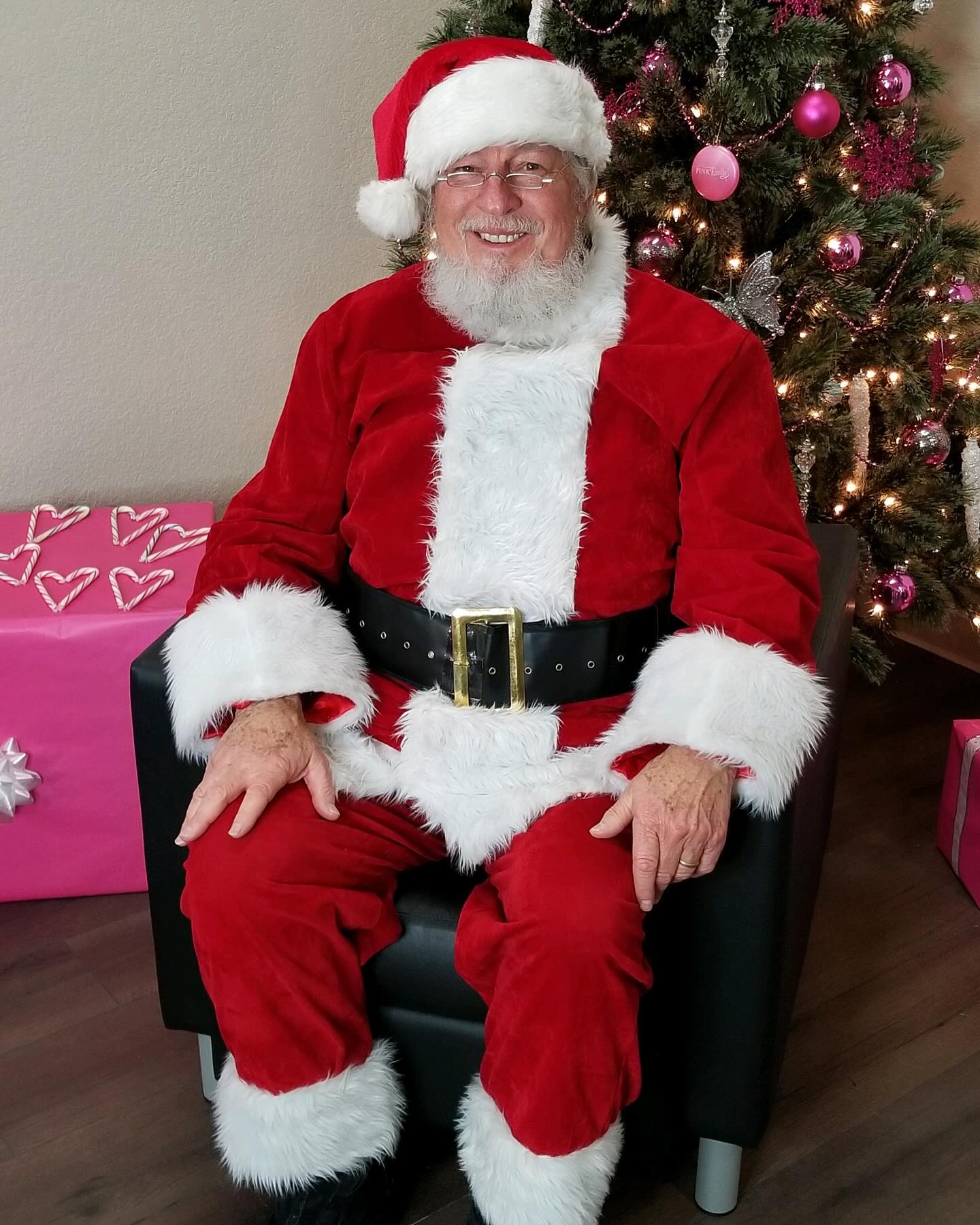 Santa Claus is coming to town! We are so excited to be announcing our 4th annual Tea Time with Santa Claus at Miss M’s Tea Parlour!
This event is for all ages, girls and boys, and it includes-
✨Dress-up
✨Storytime with Santa
✨Photos with Santa
✨Joining Santa in our dining room for a Tea Party
We will be serving Peppermint Tea, Hot Cocoa, Finger Sandwiches, and Desserts
Tickets are live! Follow our link in bio to get more info and reserve your spot 🎅🏼🎄🦌