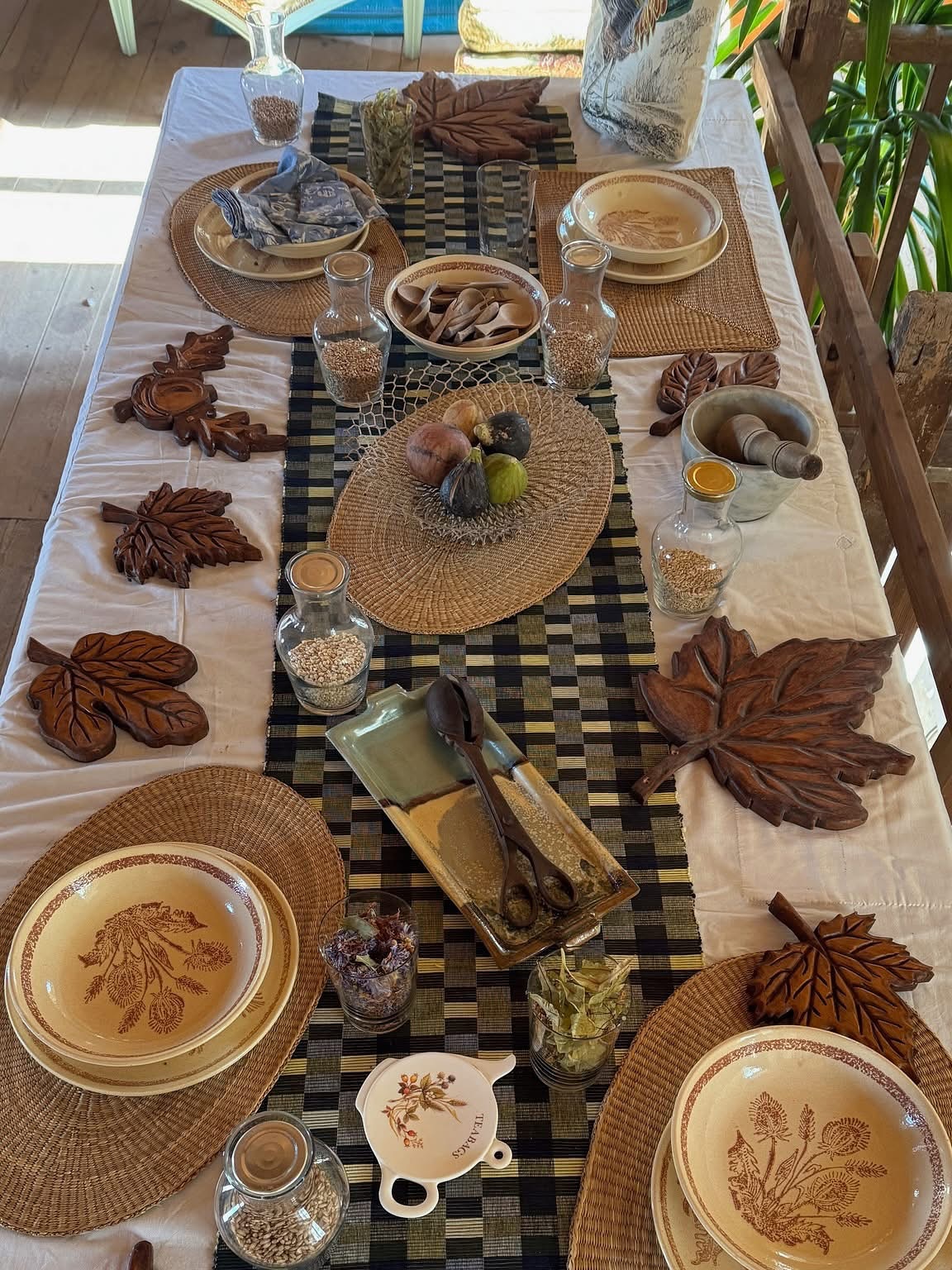 Nous vous attendons pour nos animations des journées biodiversité et solidarité :
👩🏻🍳 pour un atelier cuisine de 10h à 12h avec Cheffe Mauve ce samedi
🍽️ un repas partagé en auberge Espagne de 12h à 14h ce samedi : apporter vos couverts, un plat saveur automne, nous offrons soupes, tartinades et desserts et les consommations seront dispo à notre café-boutique
🎨 des ateliers créatifs de 10h à 18h ce samedi et dimanche : la fresque, des idées recettes, un atelier blind test et un concours de pesée de citrouilles 🎃 !