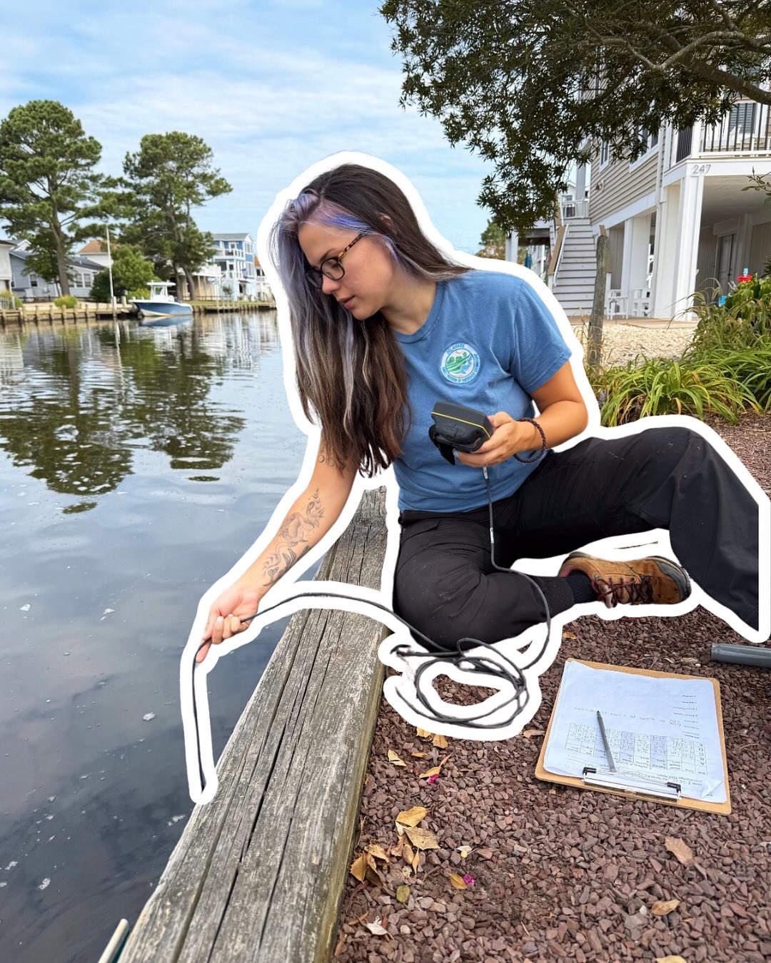 Field days aren’t just about spotting grasses- they’re also about measuring the water they live in.💧
Staff from @delawarednrec and @deseagrant, who co-chair the Delaware Statewide SAV Workgroup (DeSSAV), have been collecting baseline water-quality data to better understand the habitats where SAV thrives.
Temperature, salinity, dissolved oxygen, and water clarity all tell the story of how healthy our waterways really are, helping us learn where underwater plants can grow and tracking changing conditions over time.
Our team collects these measurements alongside SAV observations to build a clearer picture of where SAV can grow - and soon, you can too!
🌿👀 SAV Seekers volunteers will learn how to take real water-quality readings as part of their training this spring. Stay tuned for more details on how to get involved and check for updates on our website at delawaresav.org/volunteer!
📸 DNREC and Delaware Sea Grant staff and interns using a YSI probe, water-quality sensor, and Secchi disk in the field.
#DelawareSAV #SAVSeekers #DelawareSeaGrant #DNREC #CitizenScience #WaterQuality #StayGrassy #DelawareWaters #CommunityScience #SAV #VolunteerDelaware