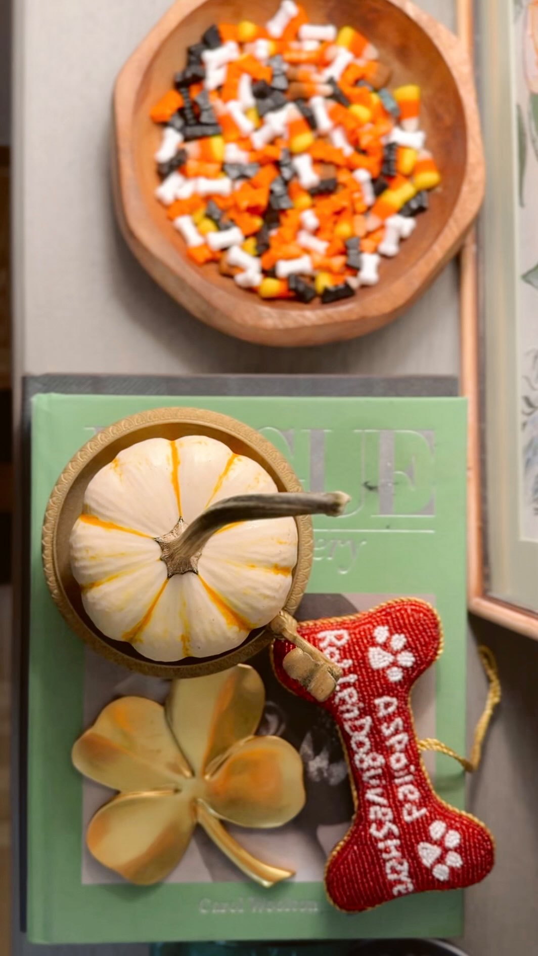 Touches of Fall decor throughout the apartment 🍁🍂
#falldecorations #fallseason #seasonaldecorations #halloweendecoration #falldecor #spookyseason
